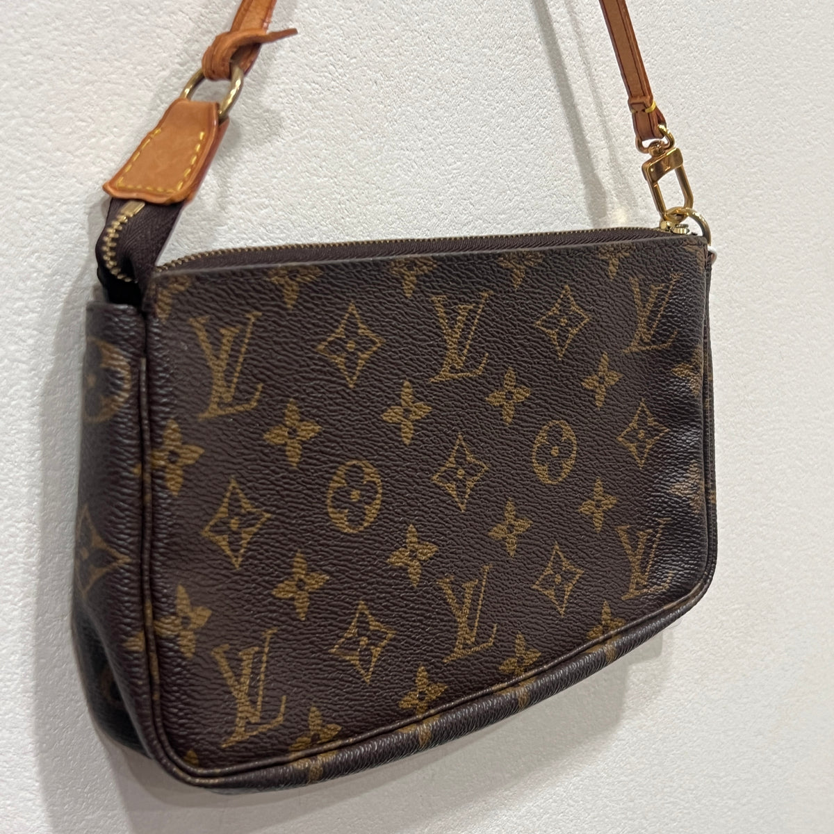 LOUIS VUITTON Accessory Pochette