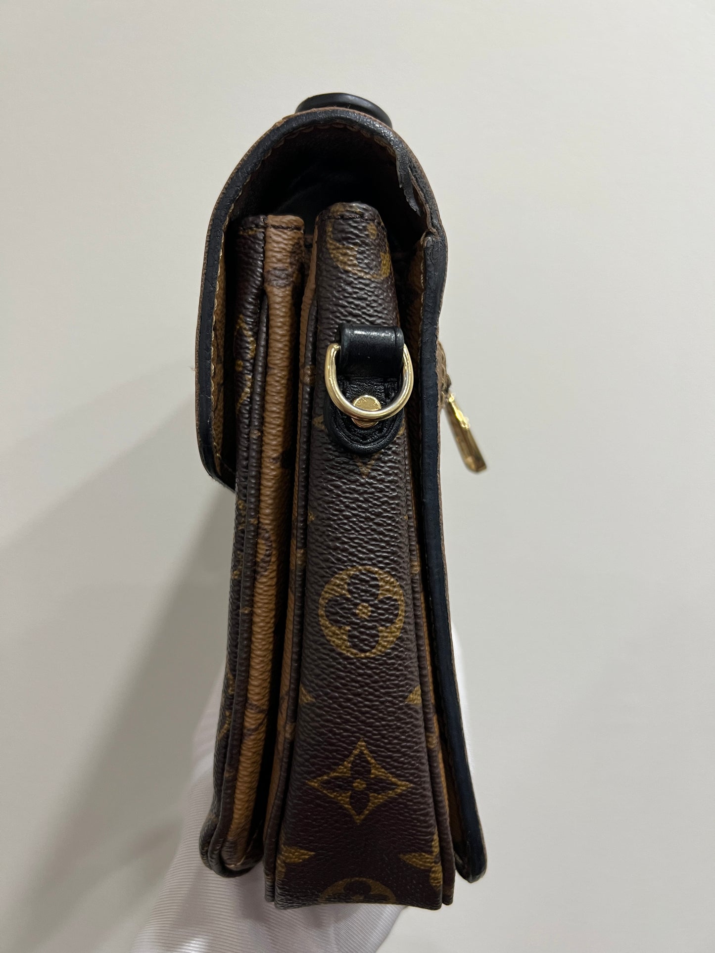 LOUIS VUITTON Monogram Reverse Canvas Pochette Metis