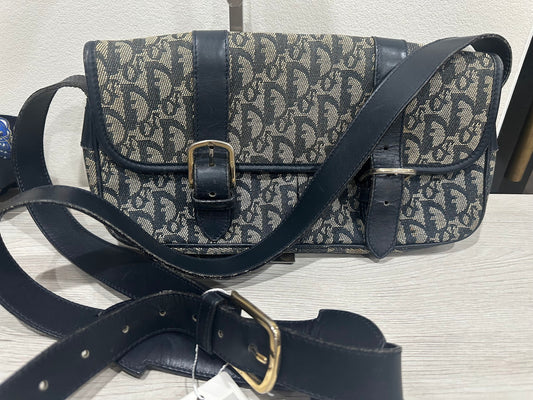 CHRISTIAN DIOR