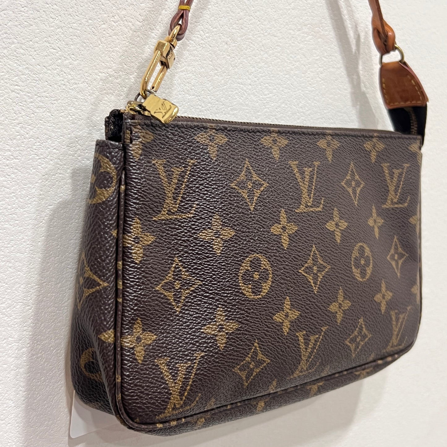 LOUIS VUITTON Accessory Pochette