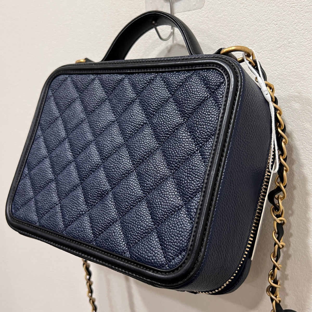 CHANEL CC Filigree Vanity Case Quilted Caviar Medium