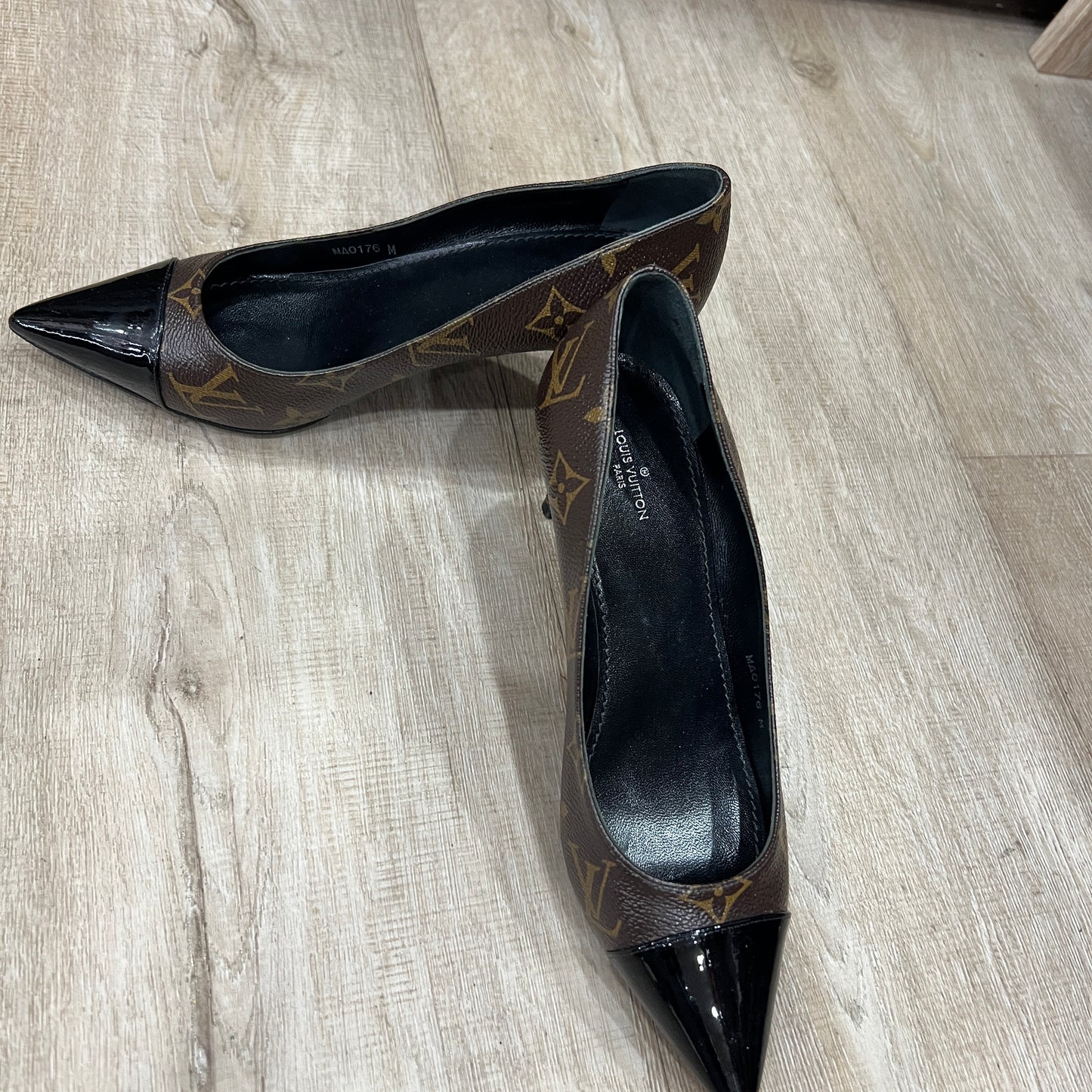 LOUIS VUITTON Shoes in Monogram with Heels Size 37