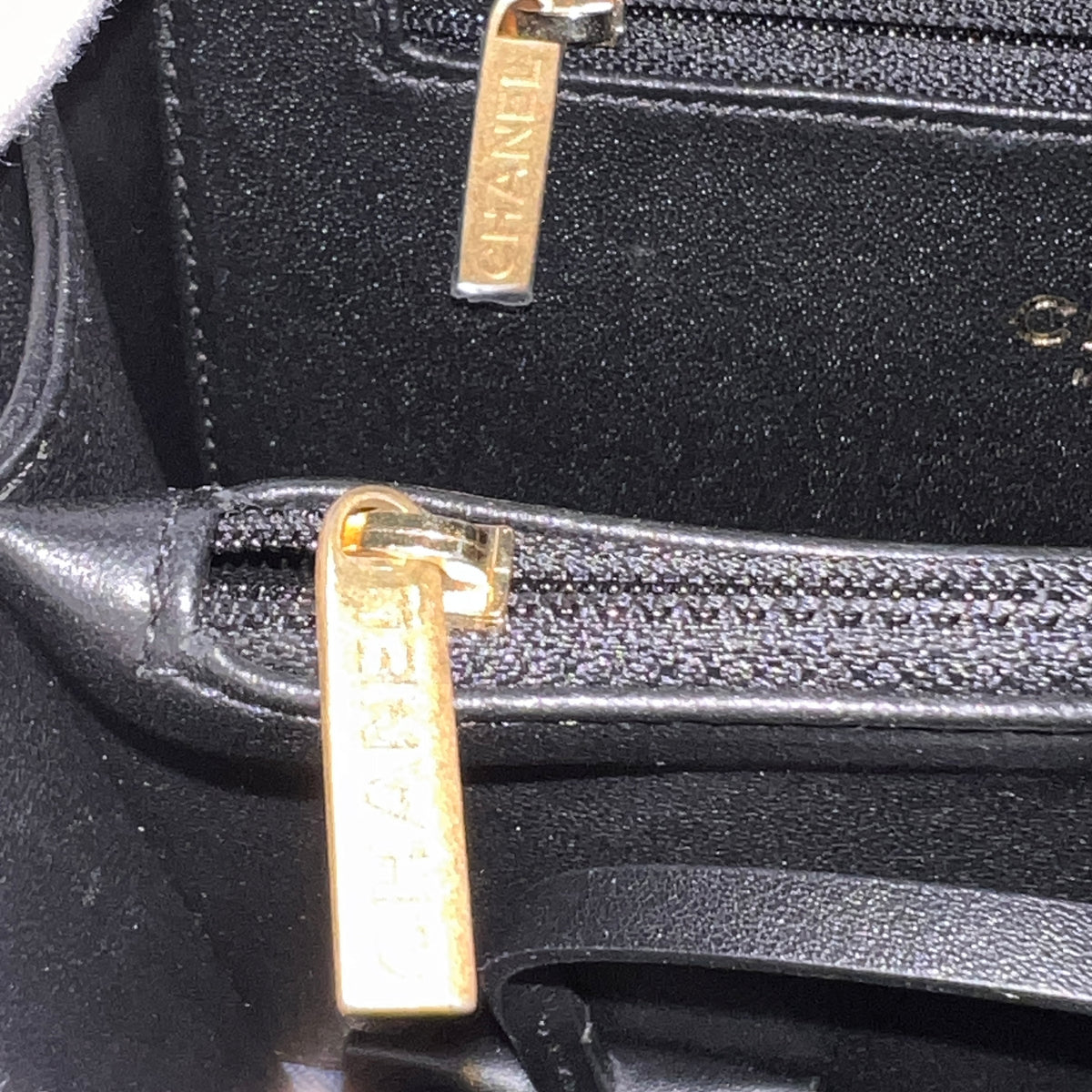 CHANEL CC Filigree Vanity Case Quilted Caviar Medium