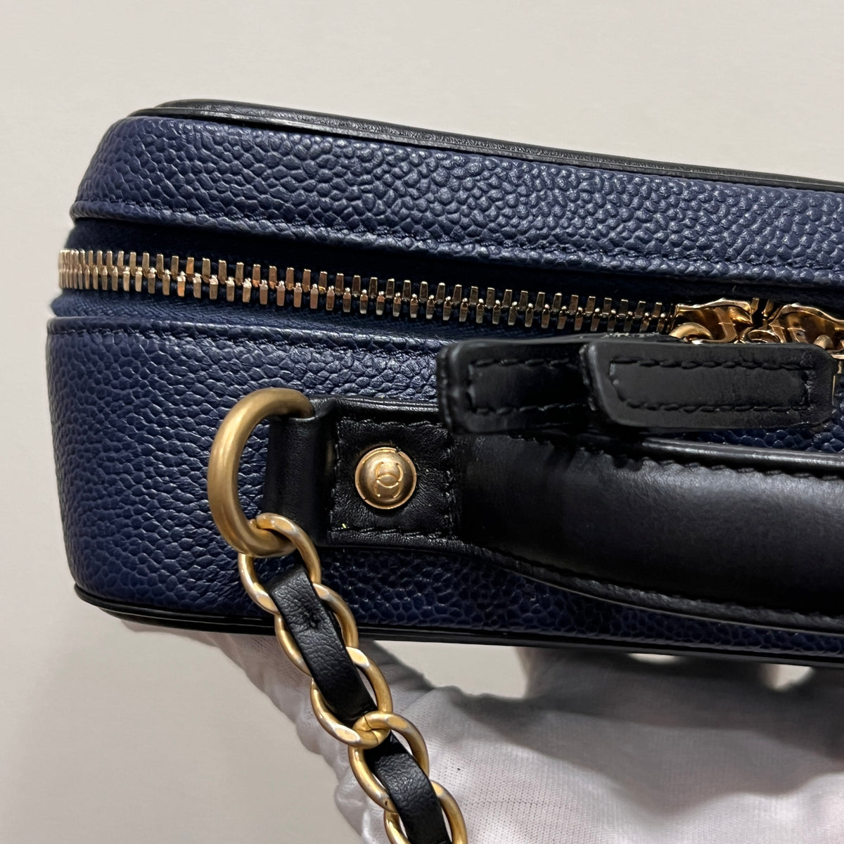 CHANEL CC Filigree Vanity Case Quilted Caviar Medium