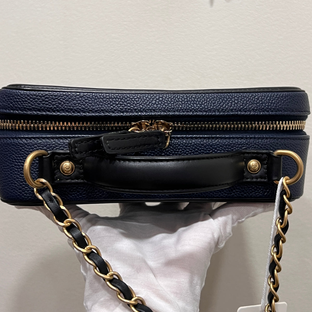 CHANEL CC Filigree Vanity Case Quilted Caviar Medium