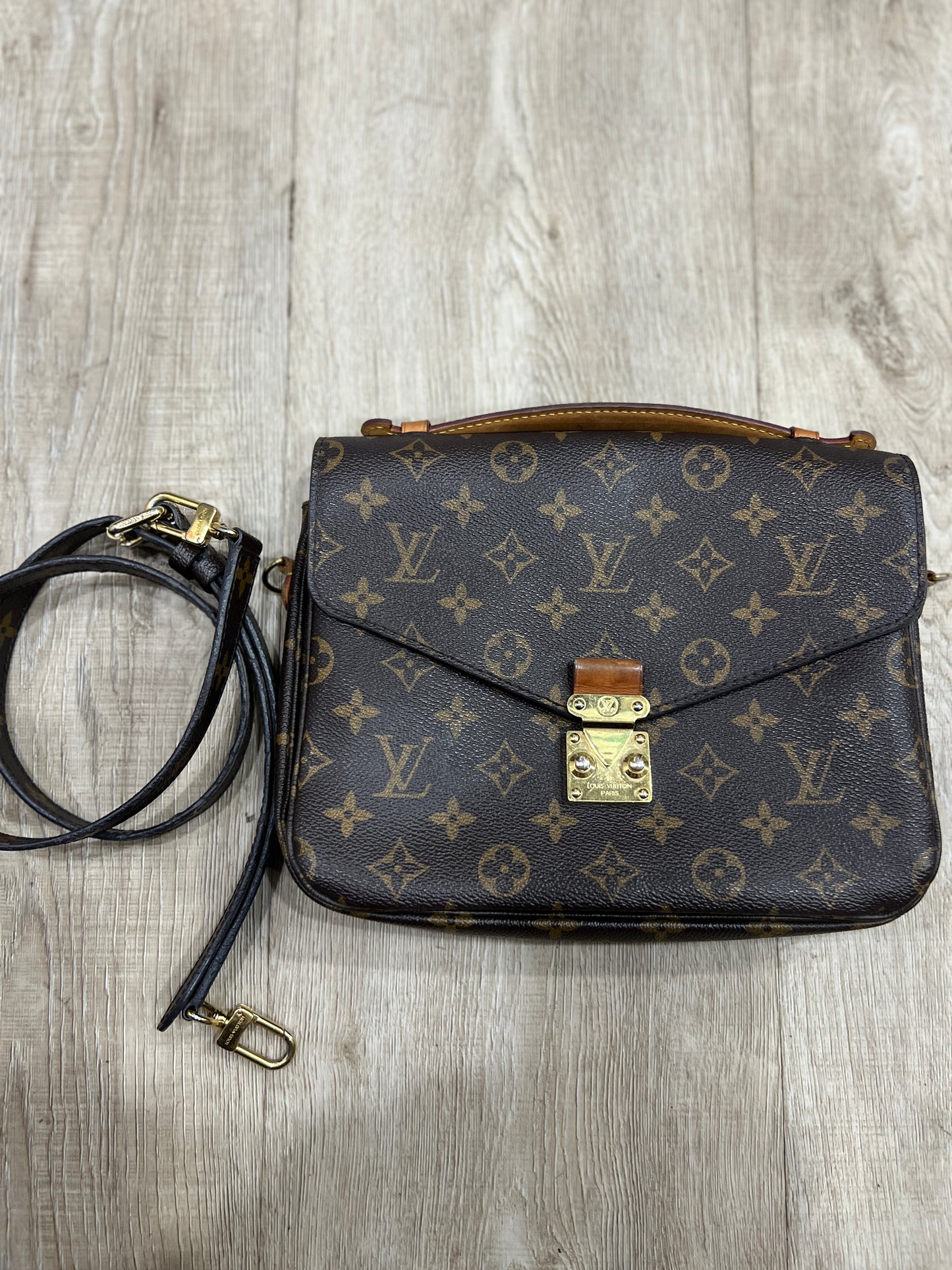LOUIS VUITTON Pochette Metis Bag