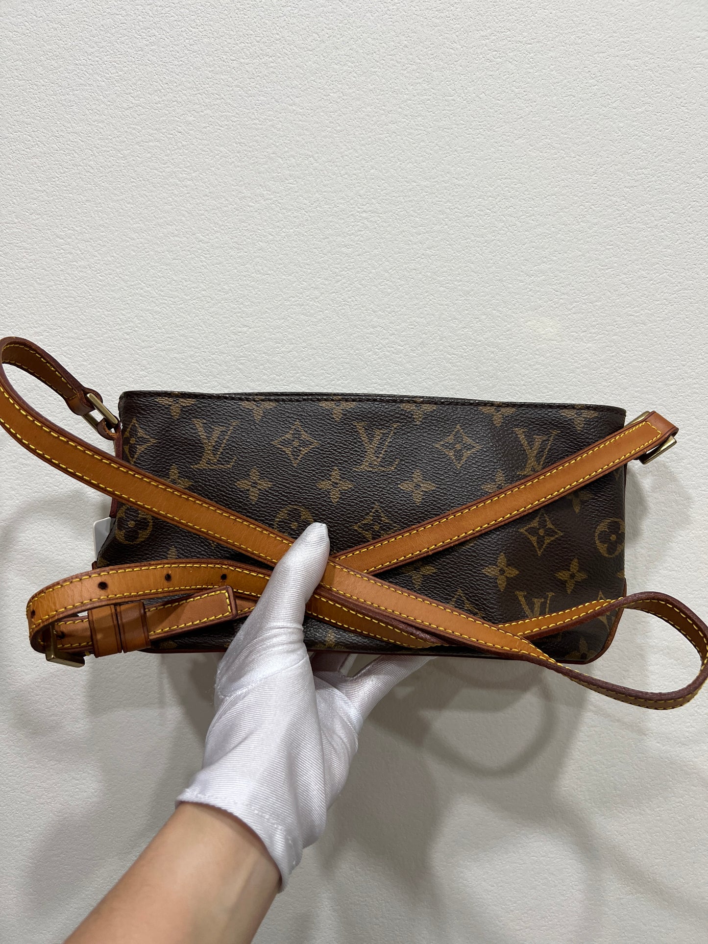 LOUIS VUITTON Trotteur Shoulder Bag