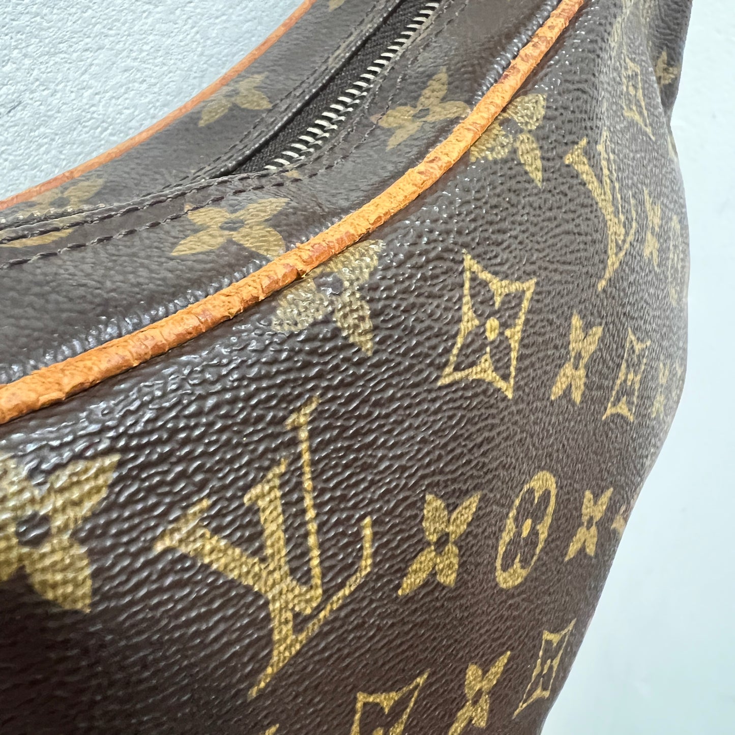 LOUIS VUITTON Croissant MM