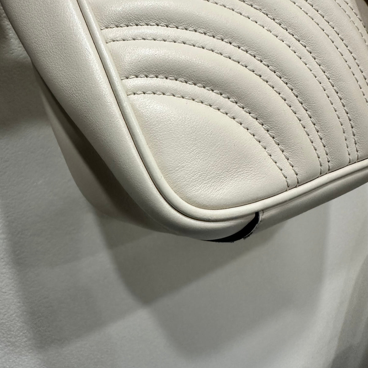 GUCCI Marmont white
