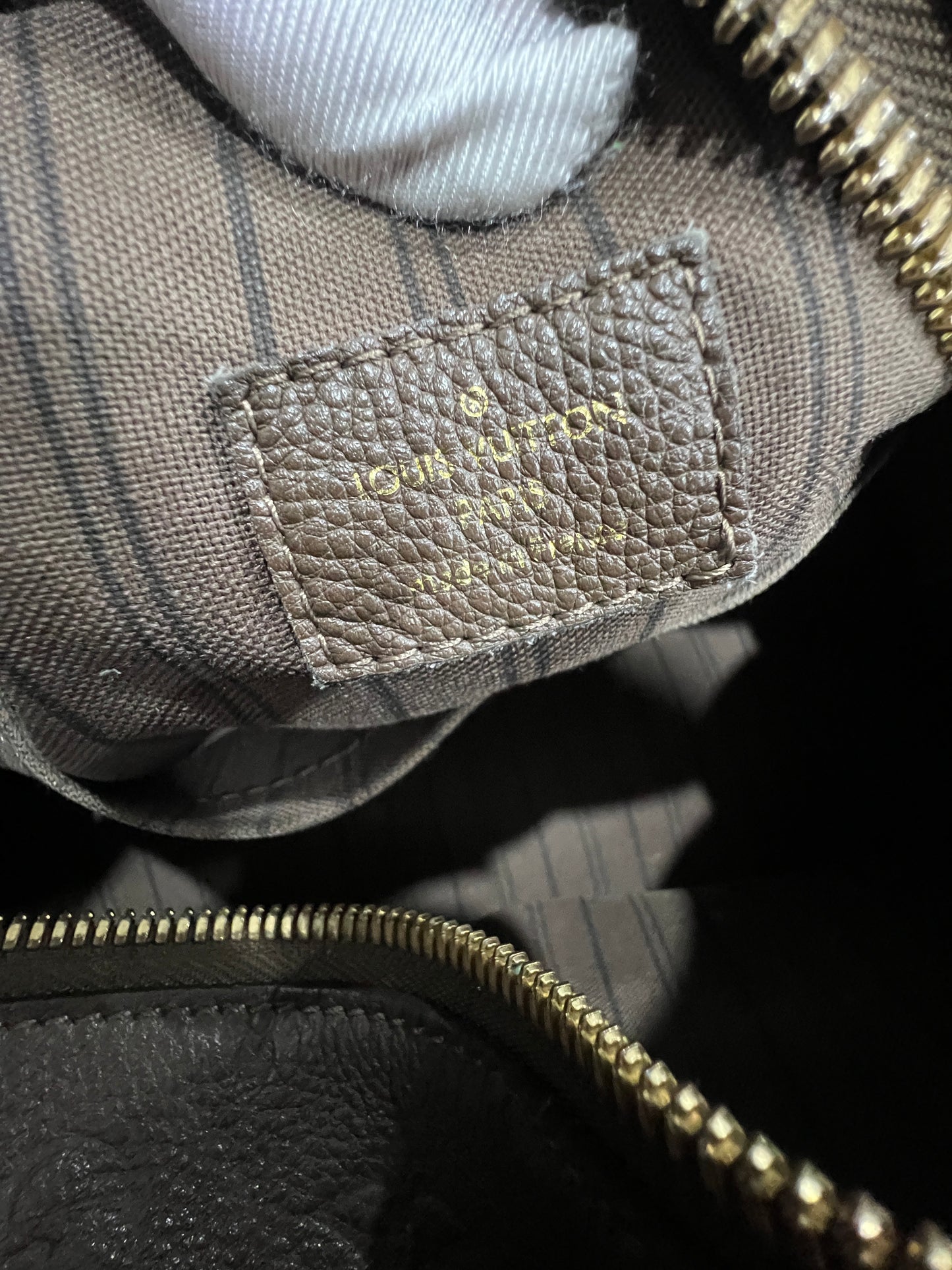 LOUIS VUITTON Lumineuse Empreinte Leather