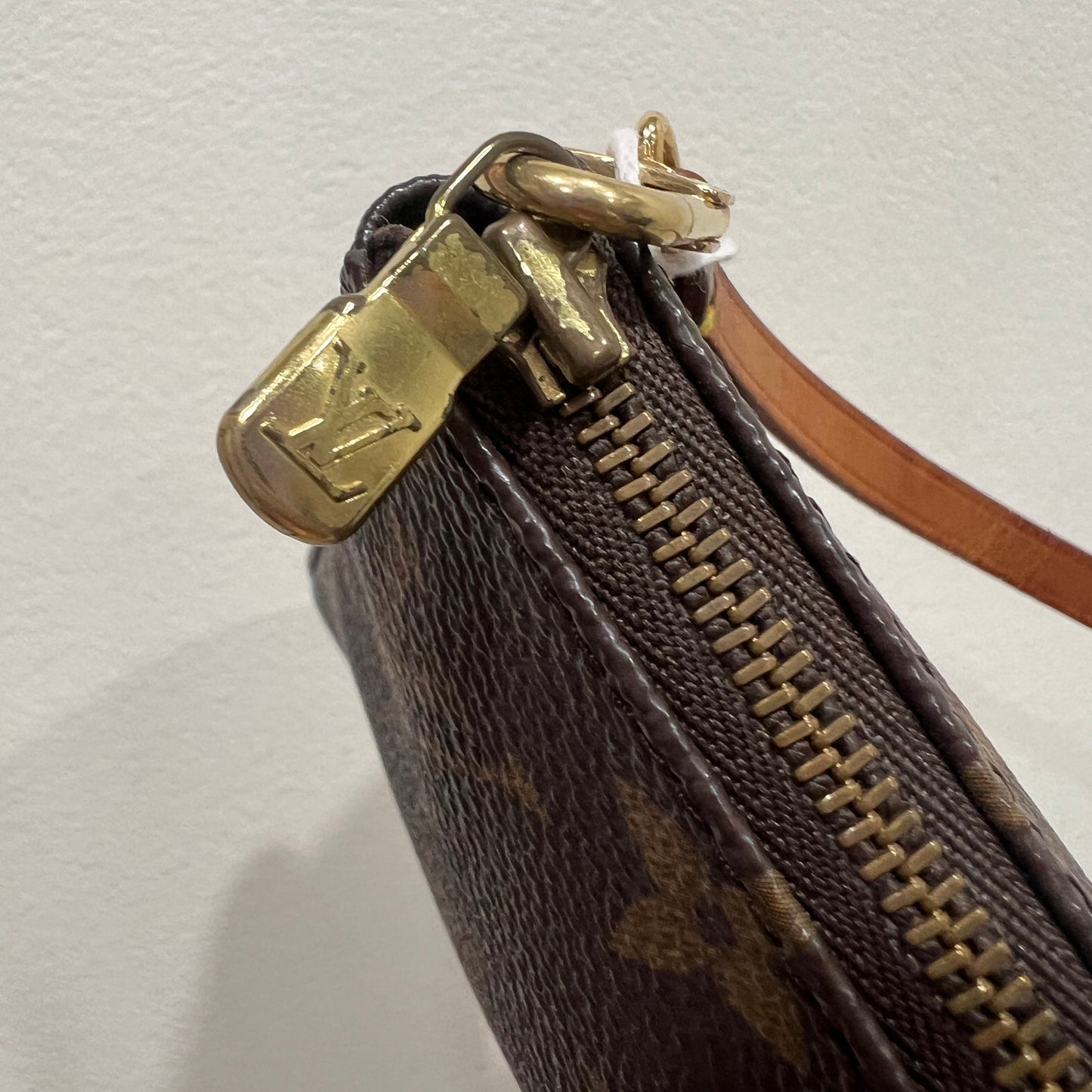 LOUIS VUITTON Accessory Pochette