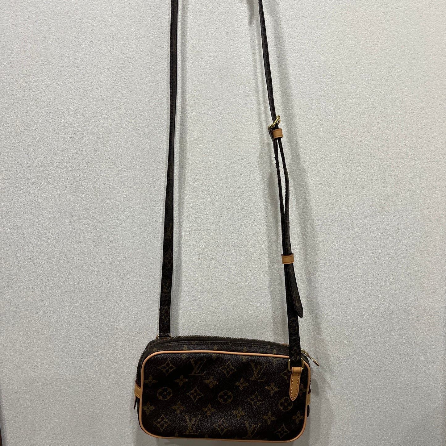 LOUIS VUITTON Marly Bandouliere