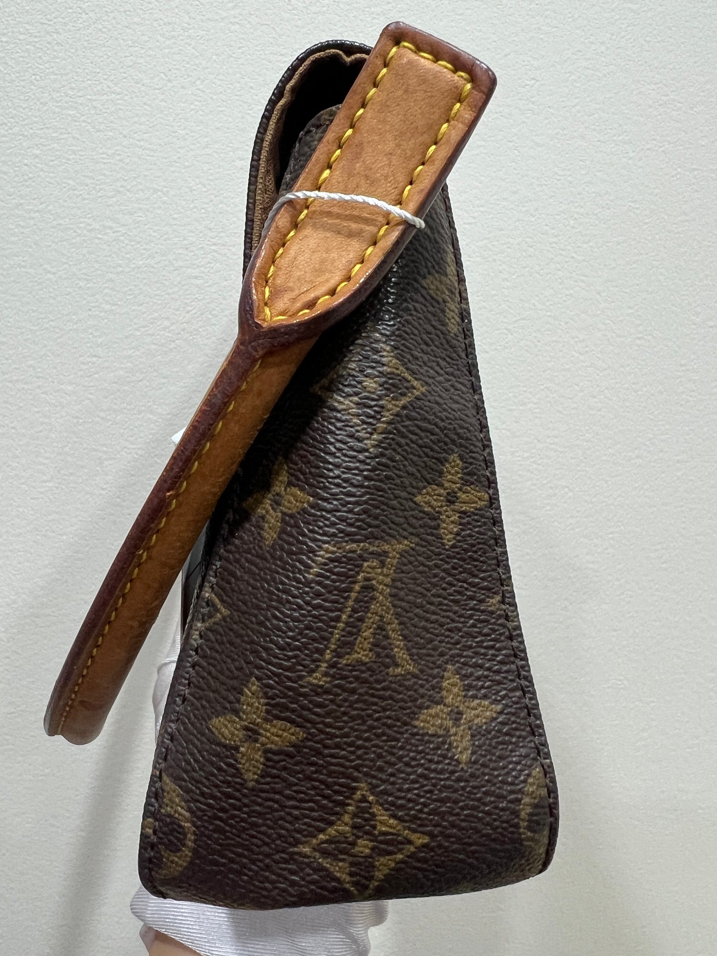 LOUIS VUITTON Shoulder Bag