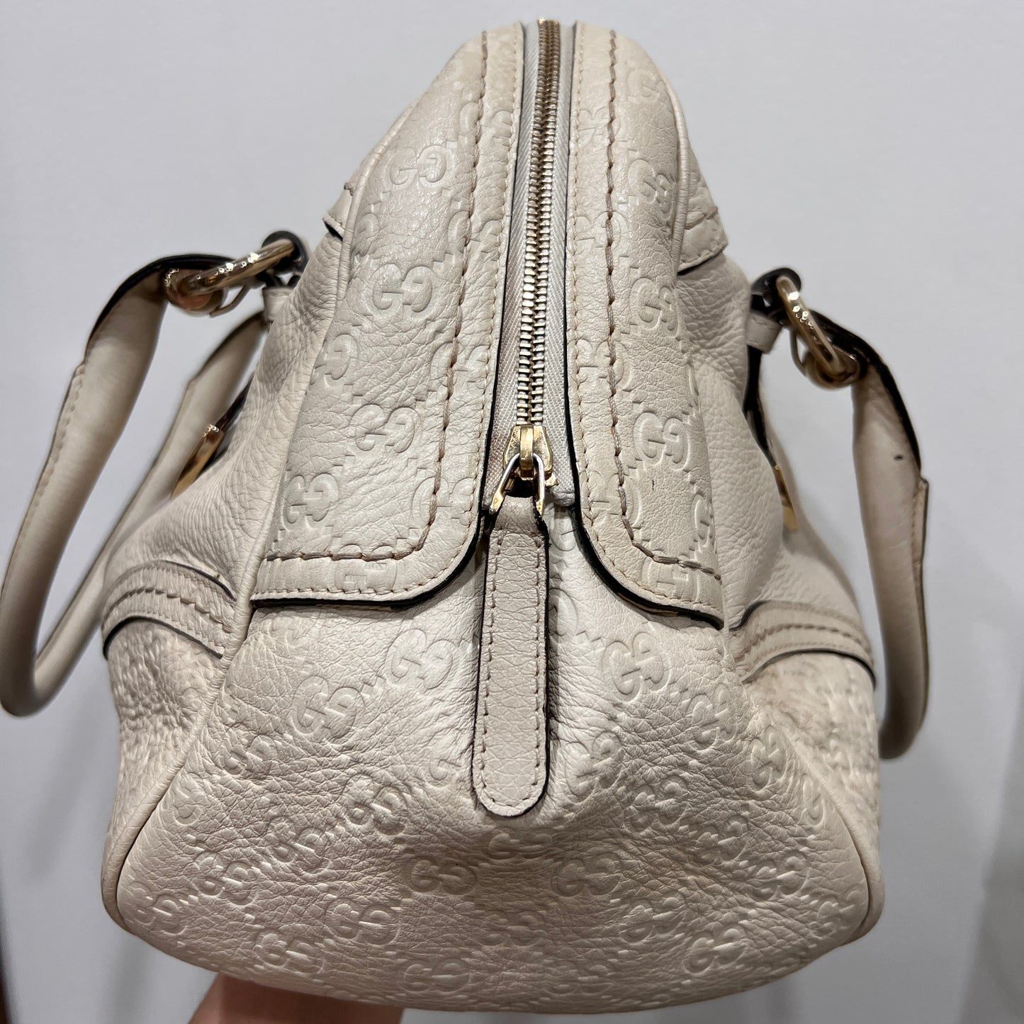GUCCI Cream Leather Guccissima Signoria Medium Dome