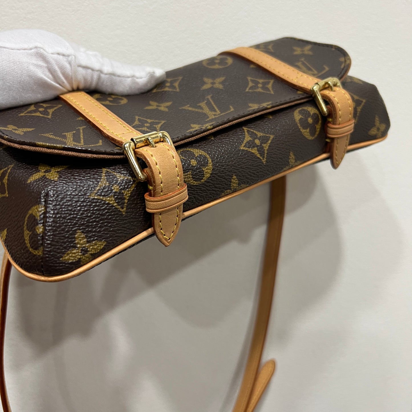 LOUIS VUITTO Belt Bag
