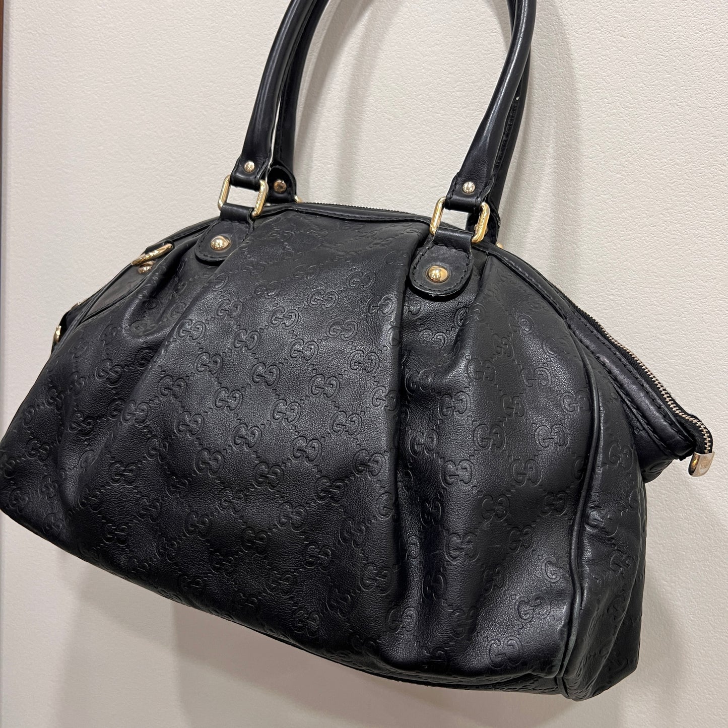 GUCCI Sukey Handbag in Timeless Black Guccissima (GG embossed) Leather