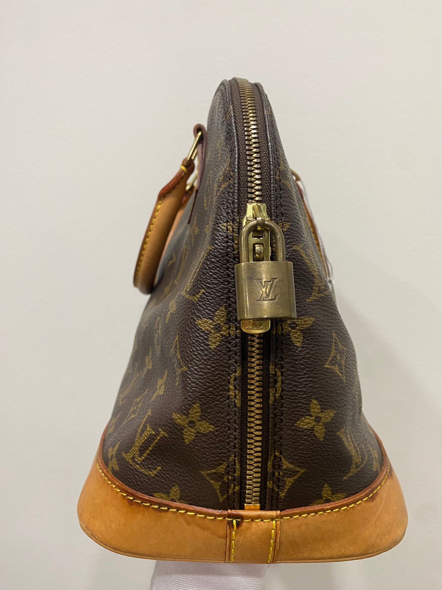 LOUIS VUITTON Alma Monogram