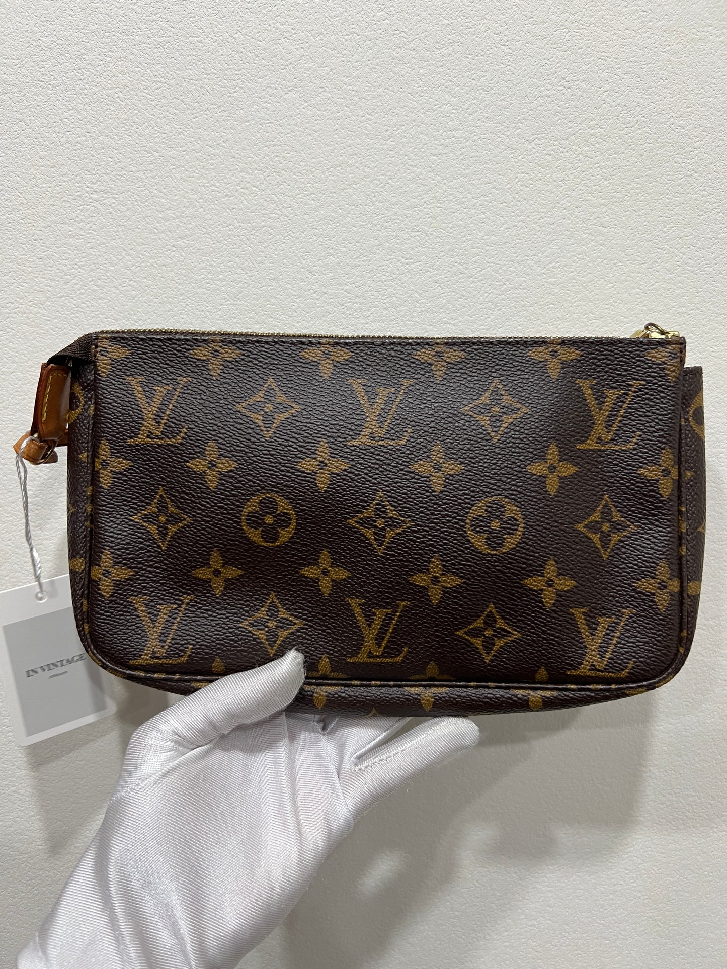 LOUIS VUITTON POUCHETTE W/Leather Strap