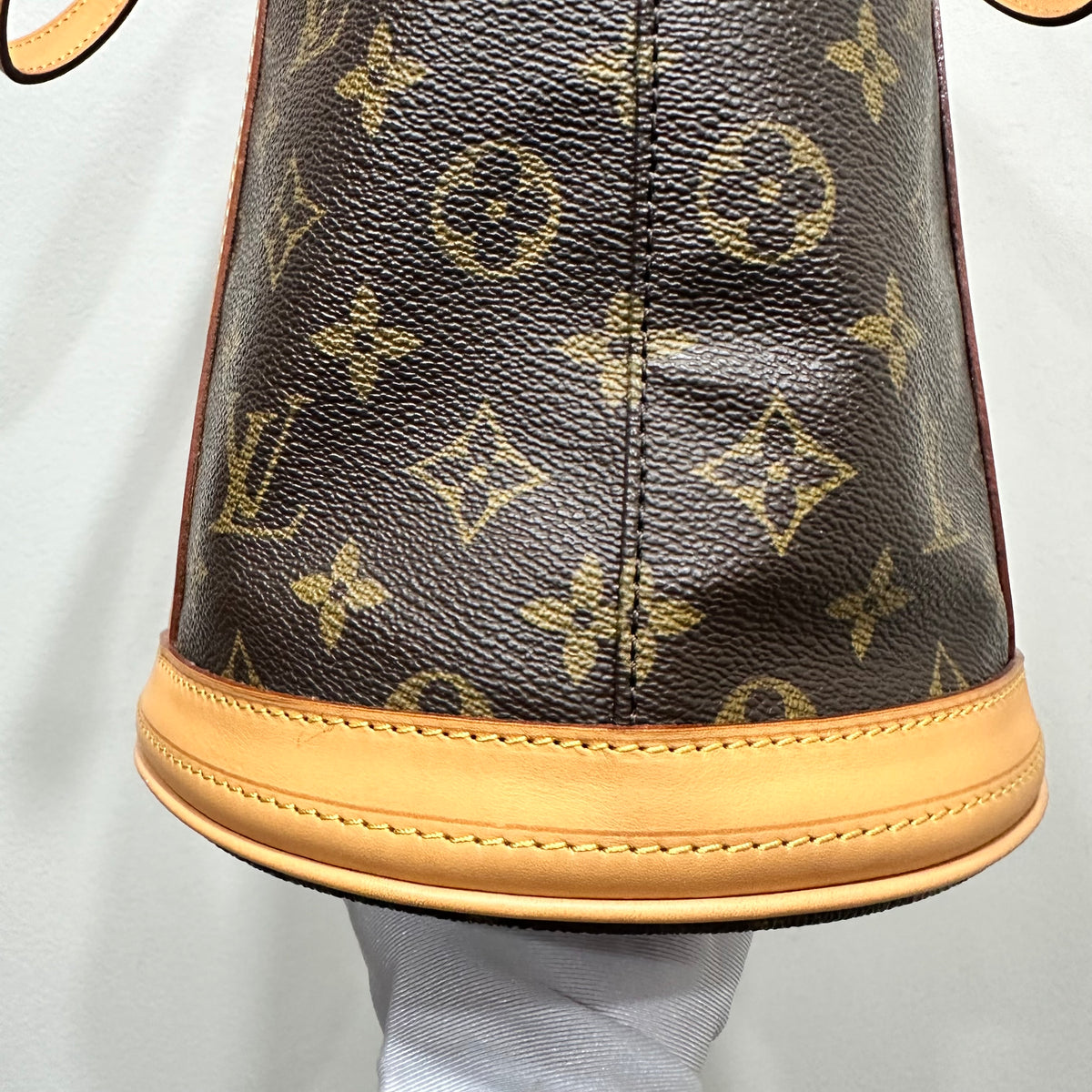 LOUIS VUITTON bucket GM