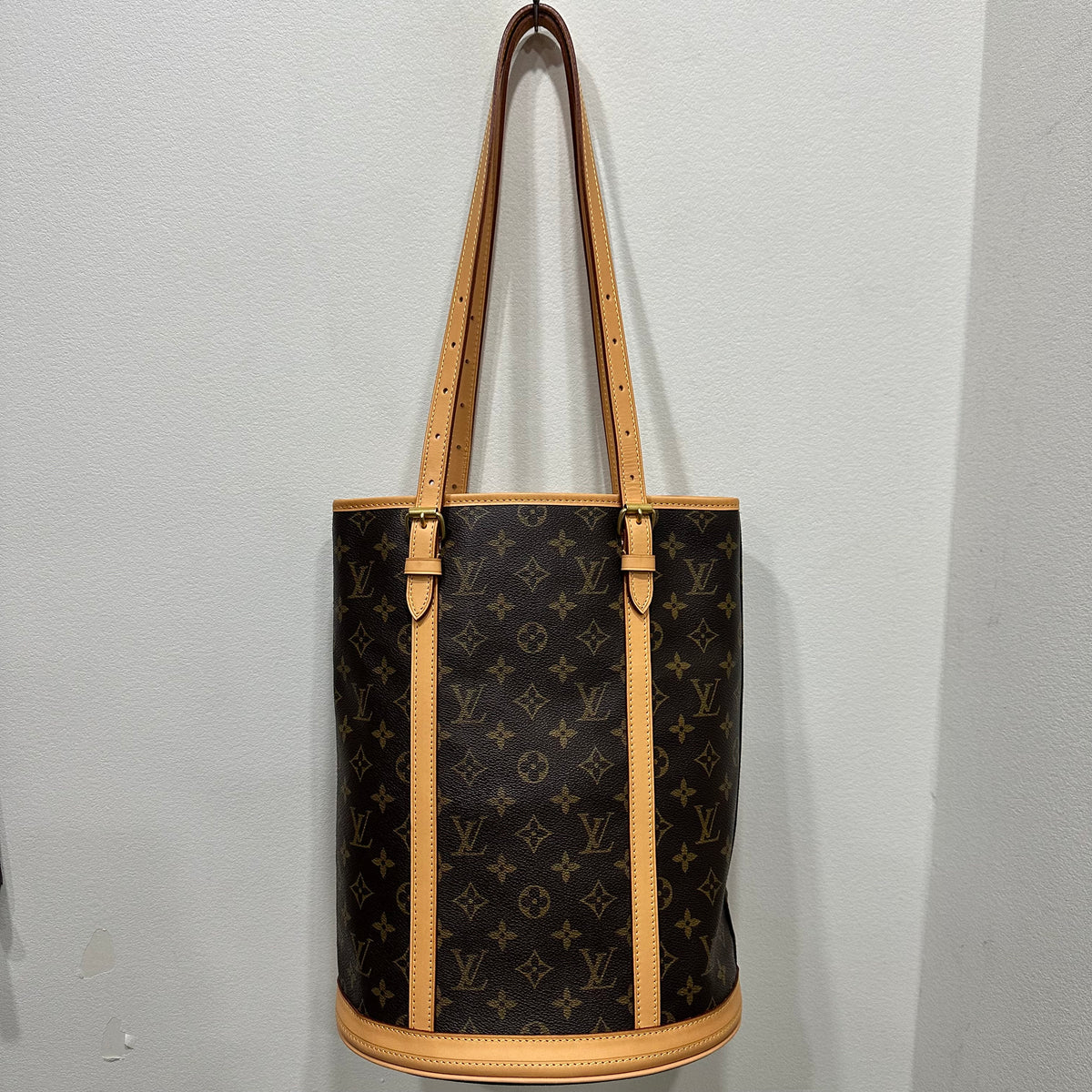 LOUIS VUITTON bucket GM