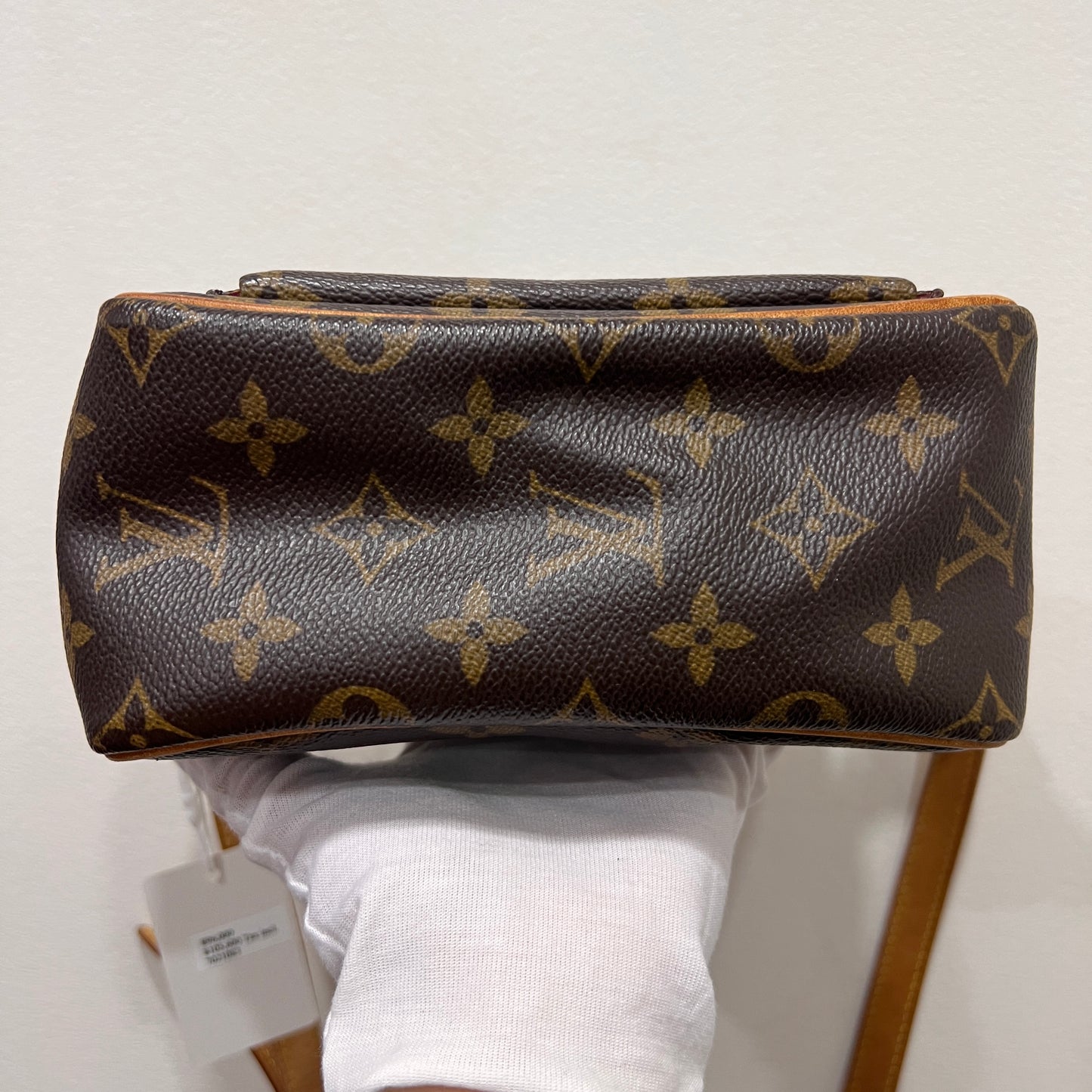 LOUIS VUITTON Cite Crossbody