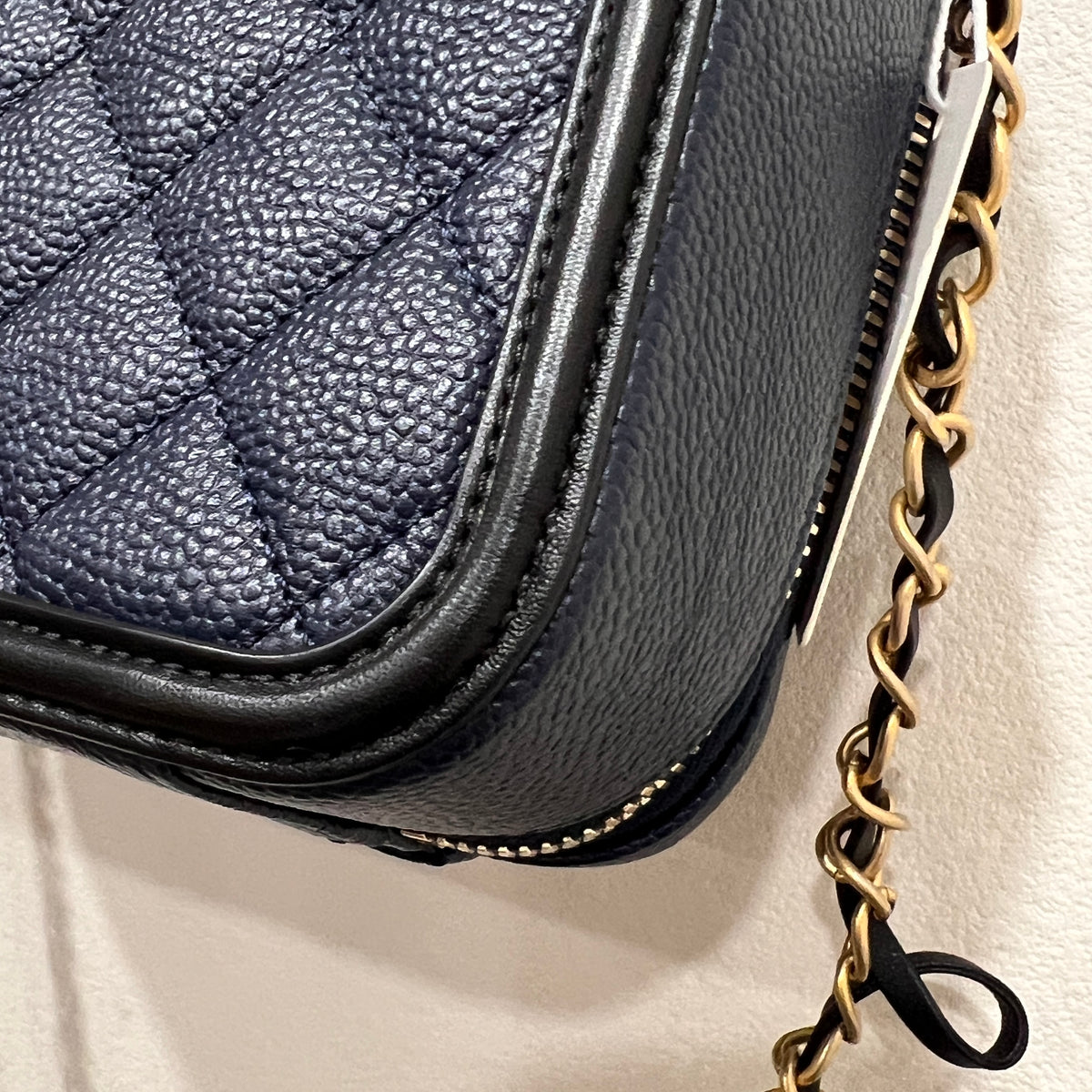 CHANEL CC Filigree Vanity Case Quilted Caviar Medium
