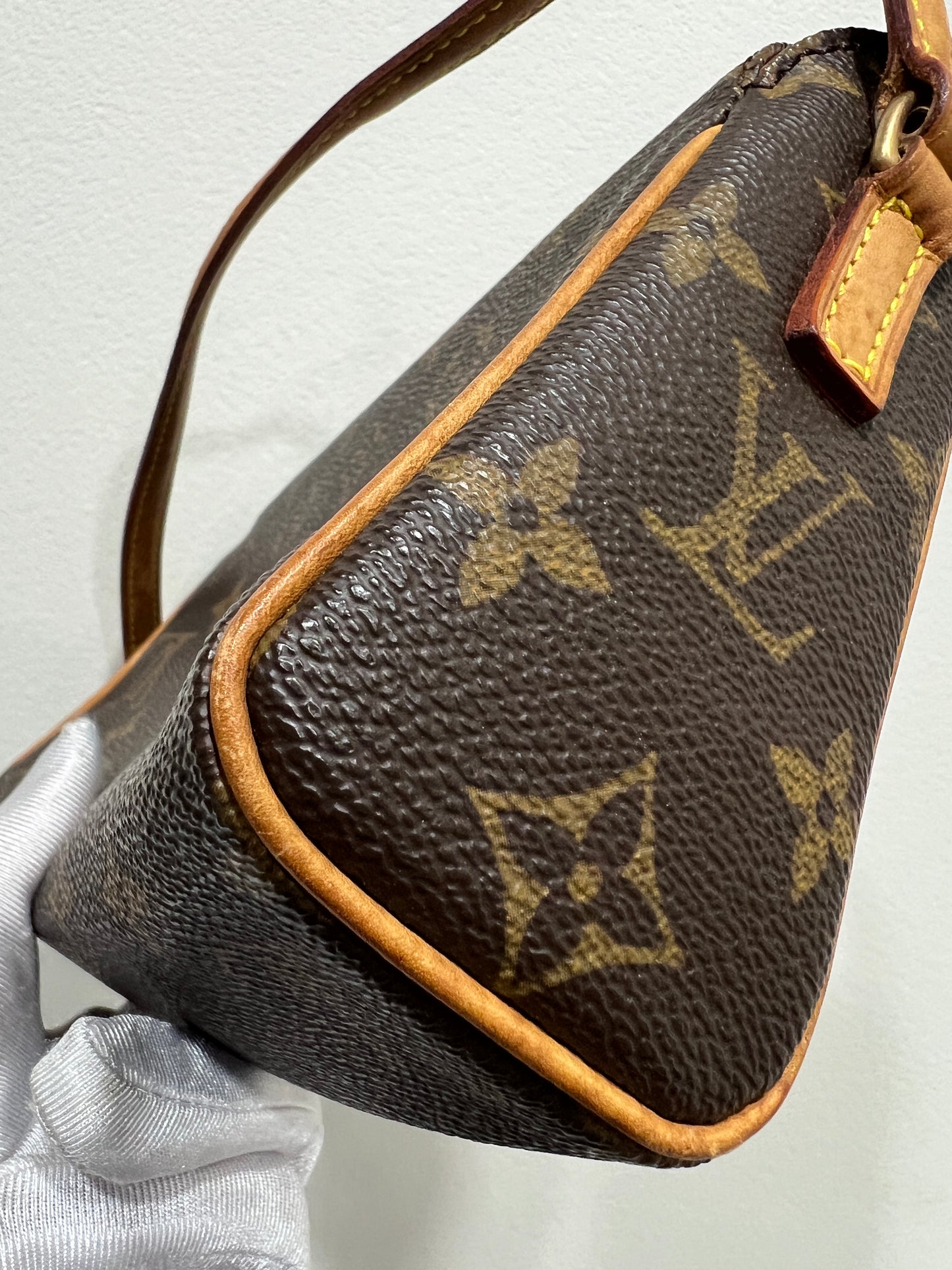 LOUIS VUITTON Recital Bag