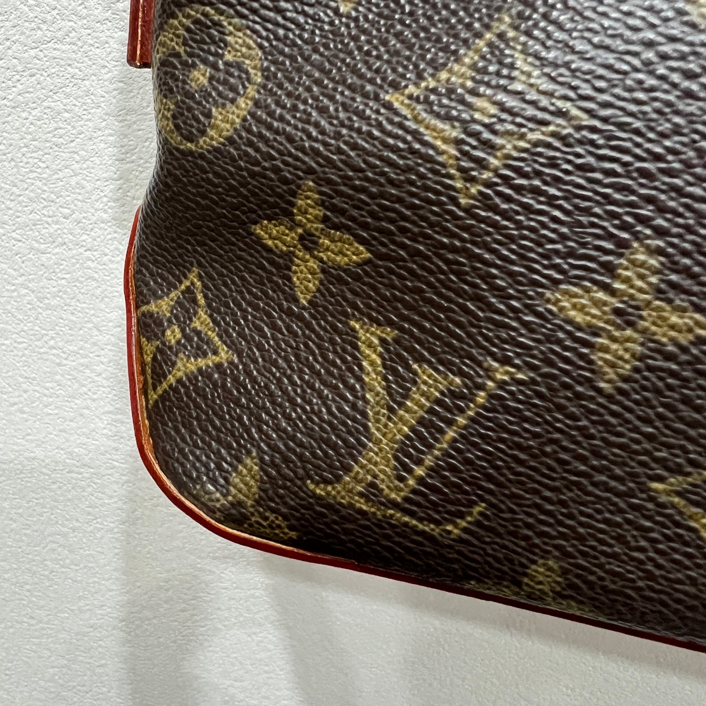 LOUIS VUITTON Trotteur Crossbody