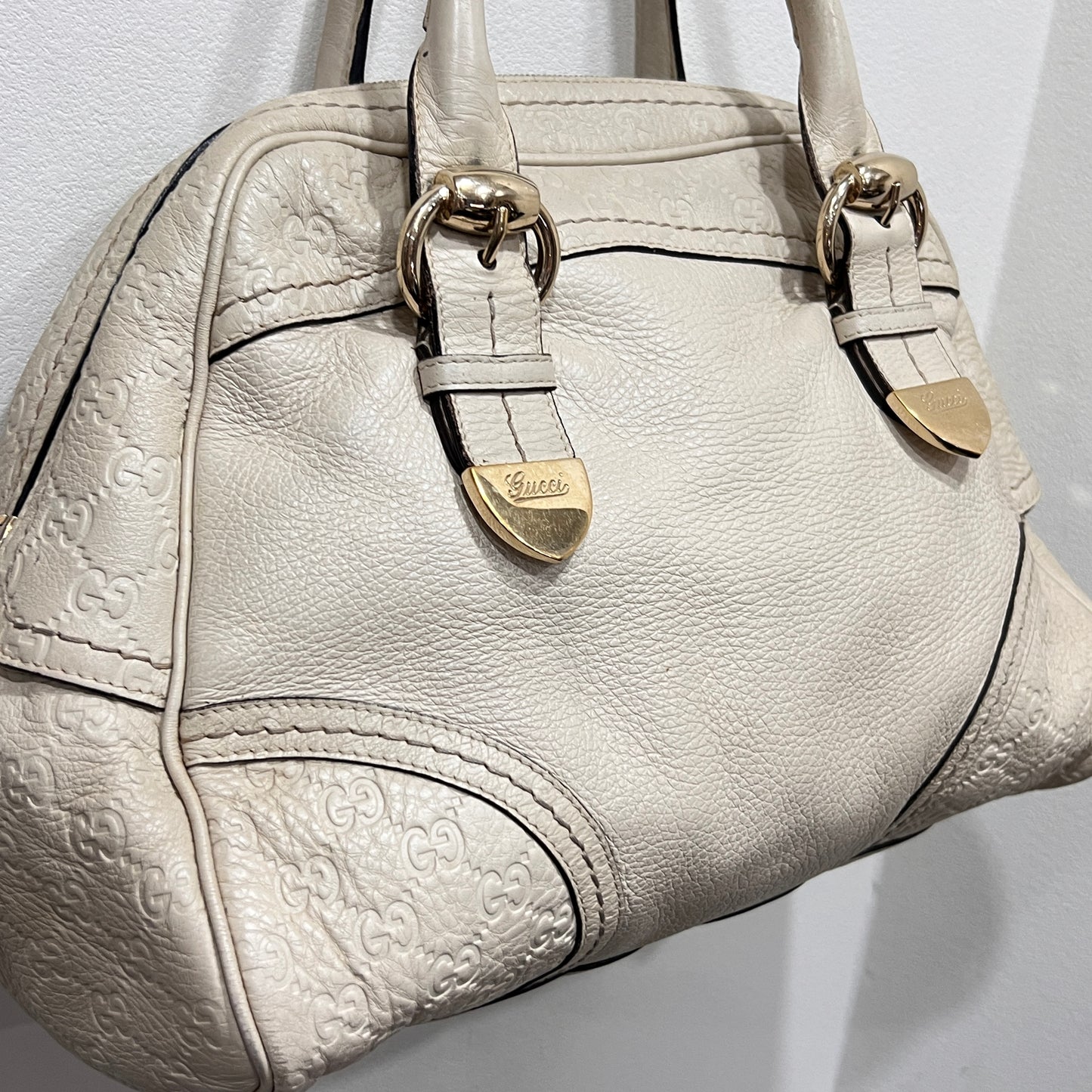 GUCCI Cream Leather Guccissima Signoria Medium Dome