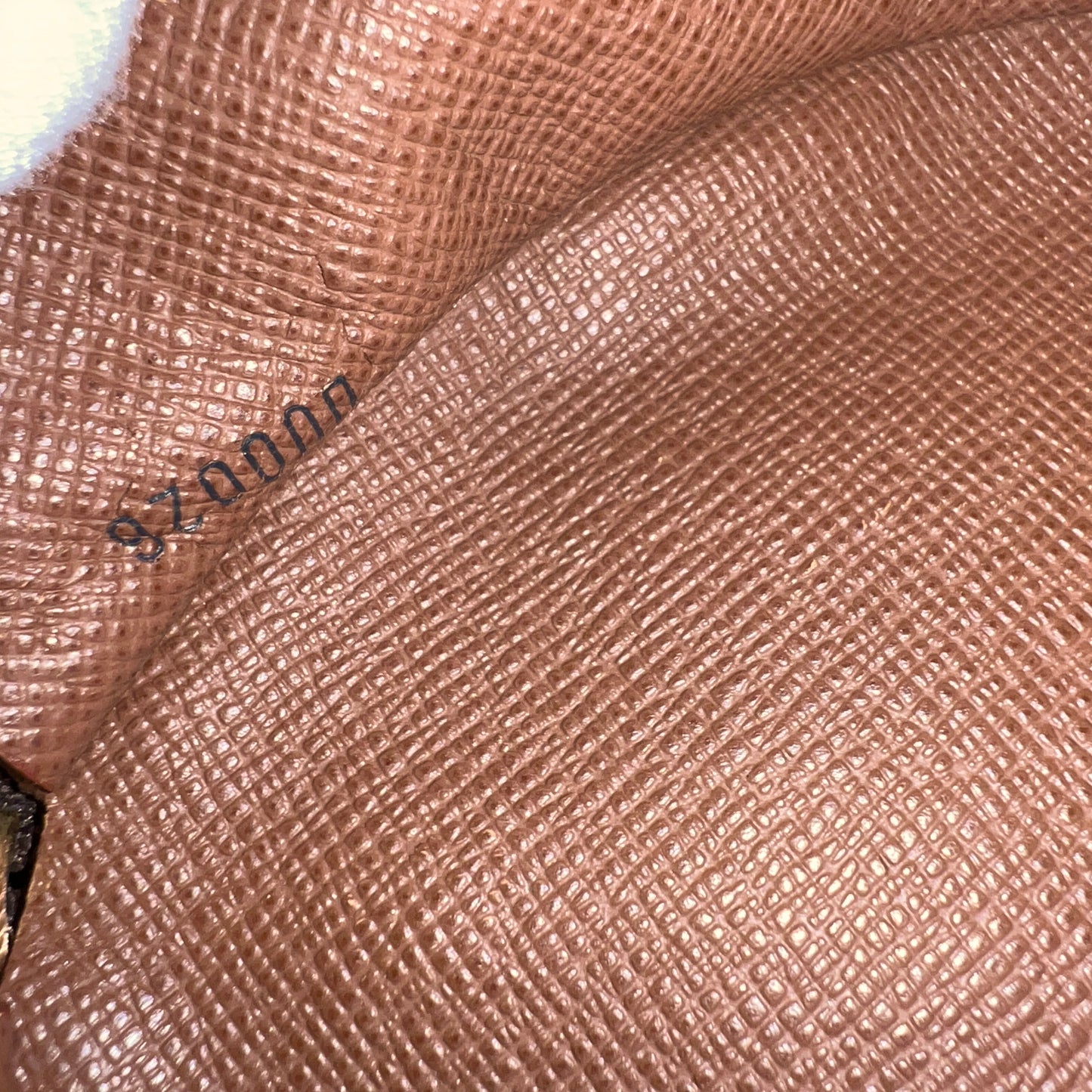 LOUIS VUITTON Papillon 28