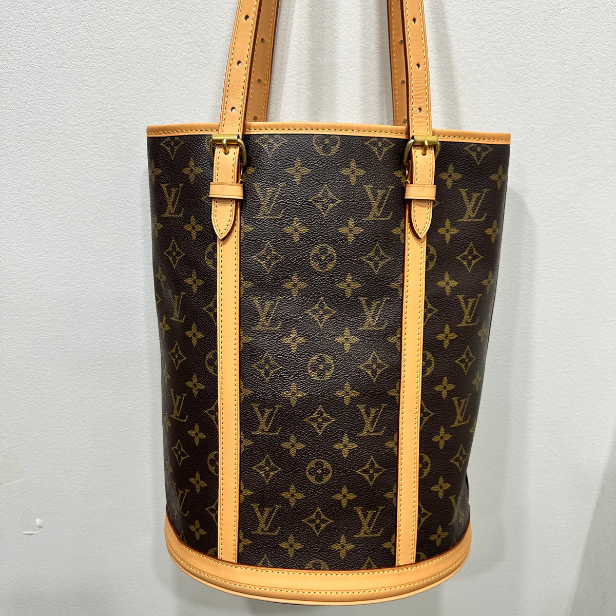 LOUIS VUITTON bucket GM