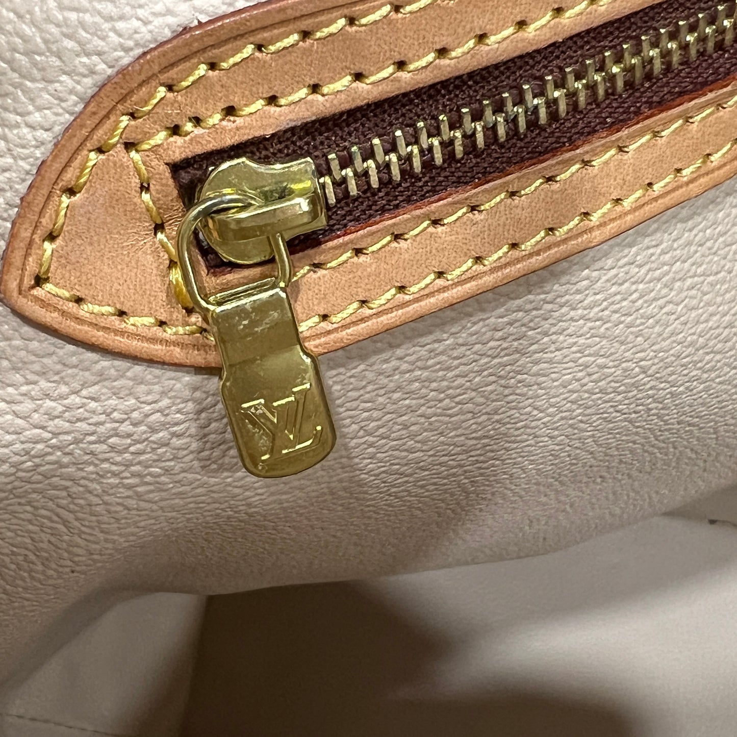 LOUIS VUITTON Bucket Bag GM