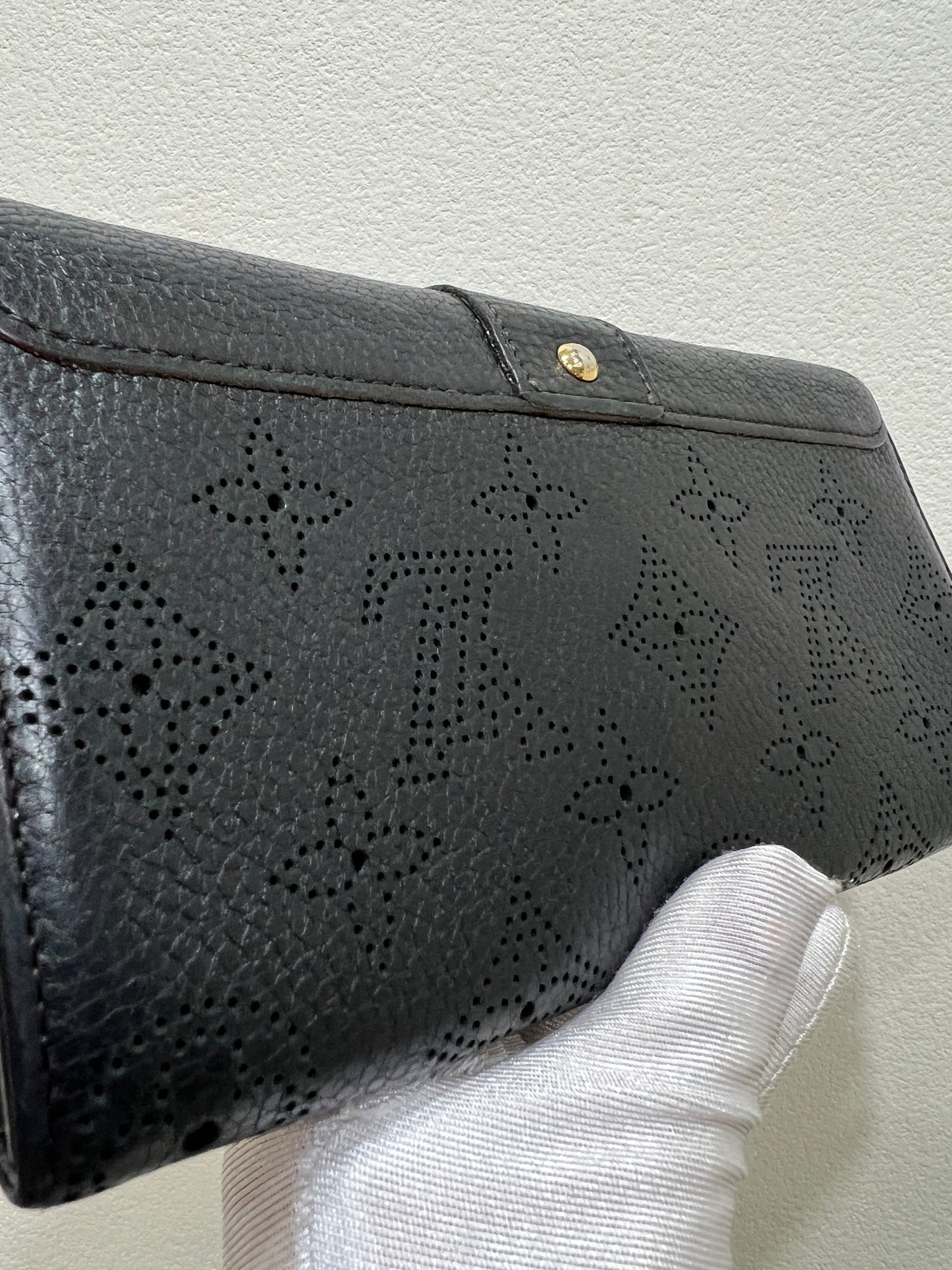 LOUIS VUITTON Wallet Mahina Leather Amelia