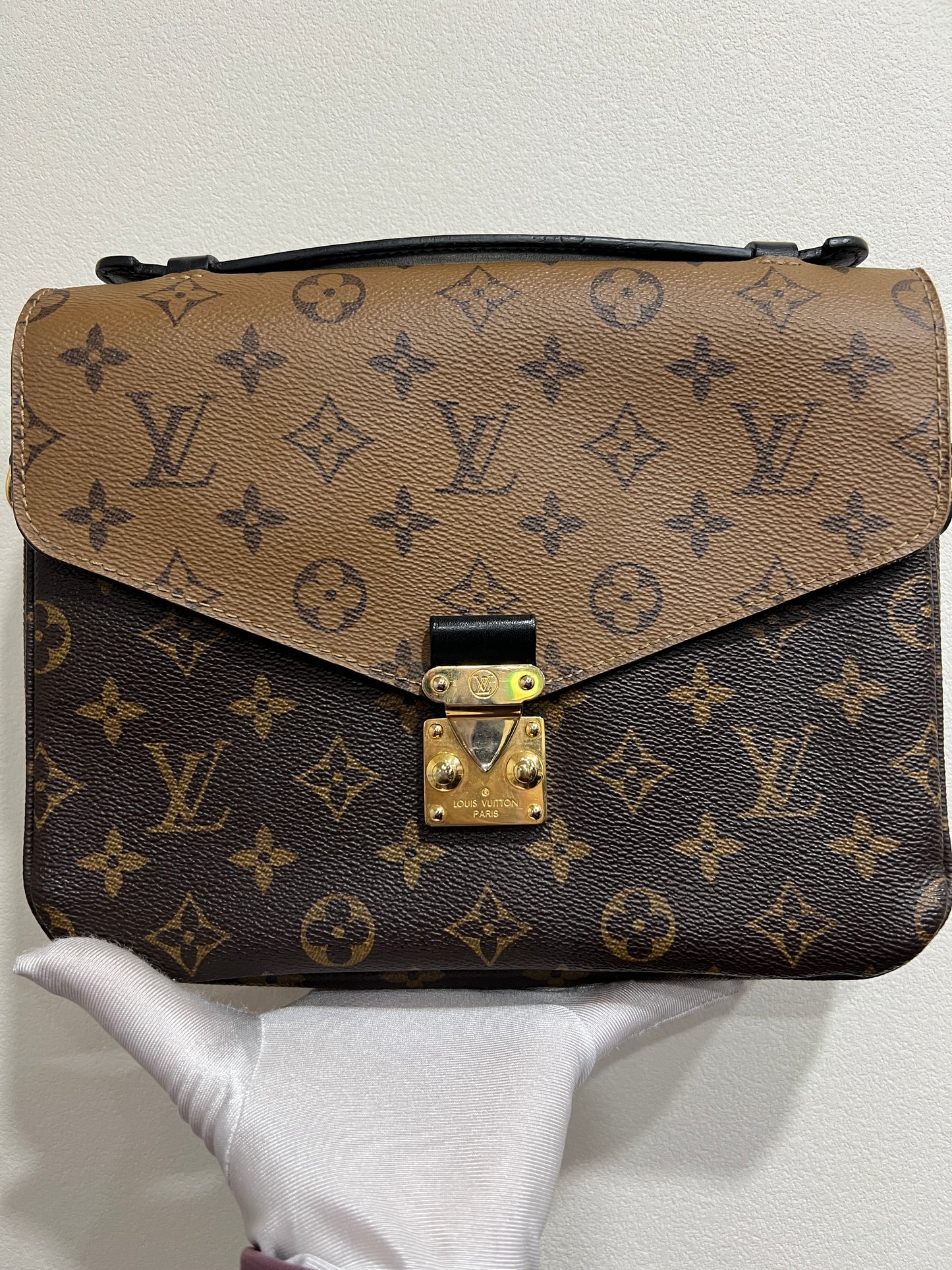 LOUIS VUITTON Monogram Reverse Canvas Pochette Metis