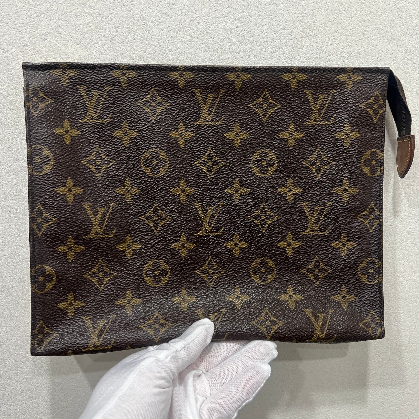 LOUIS VUITTON Toiletry Pouch (24901)