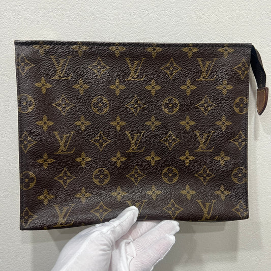 LOUIS VUITTON Toiletry Pouch (24901)