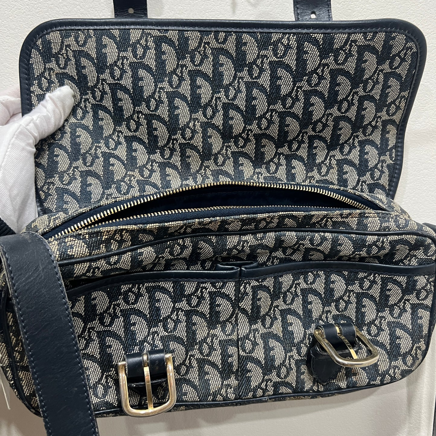 CHRISTIAN DIOR