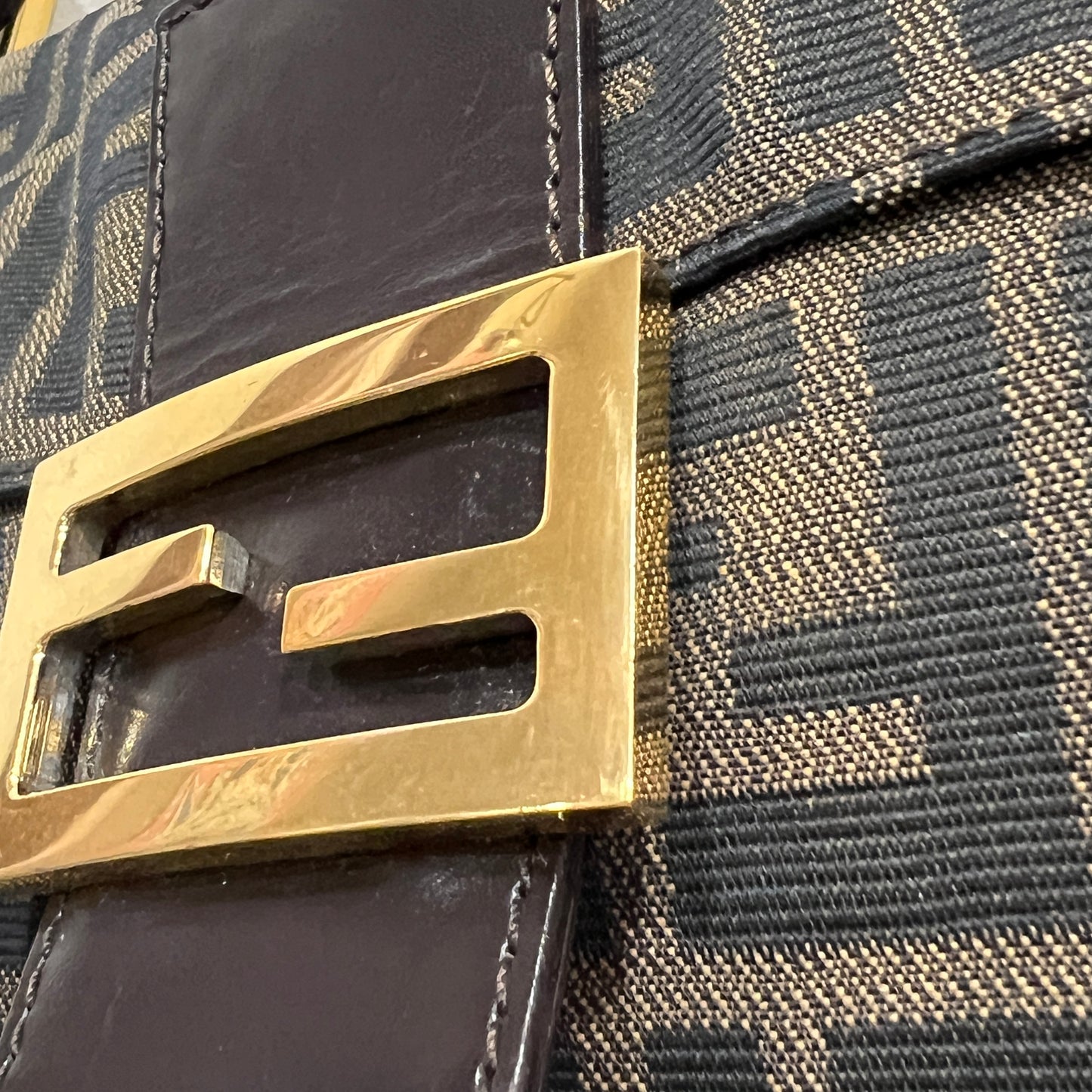 FENDI Baguette Gold