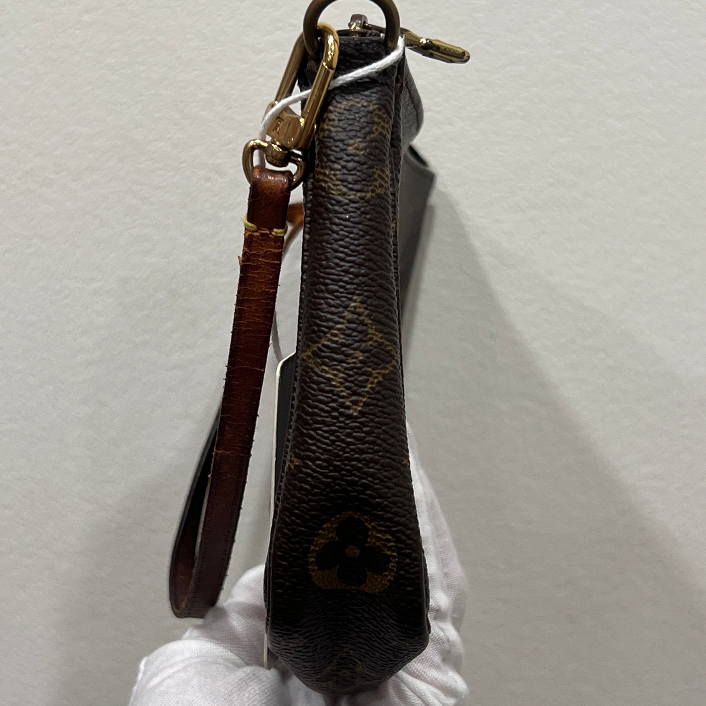 LOUIS VUITTON Accessory Pochette
