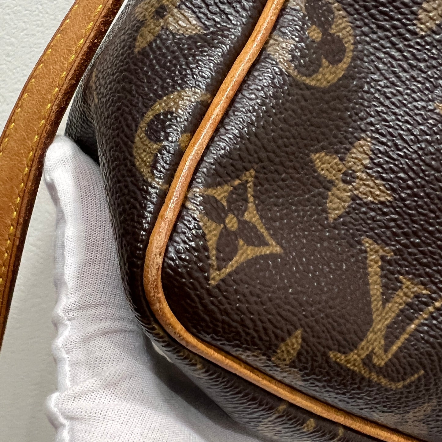 LOUIS VUITTON Cite Crossbody