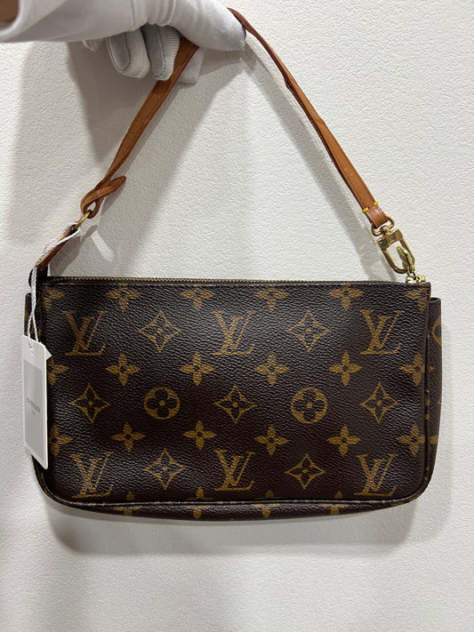 LOUIS VUITTON POUCHETTE W/Leather Strap