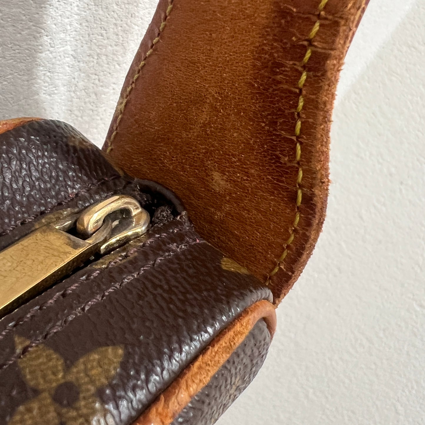 LOUIS VUITTON Croissant MM
