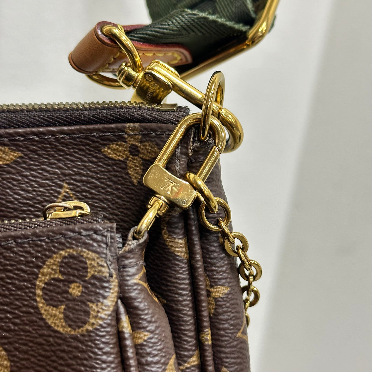 LOUIS VUITTON
