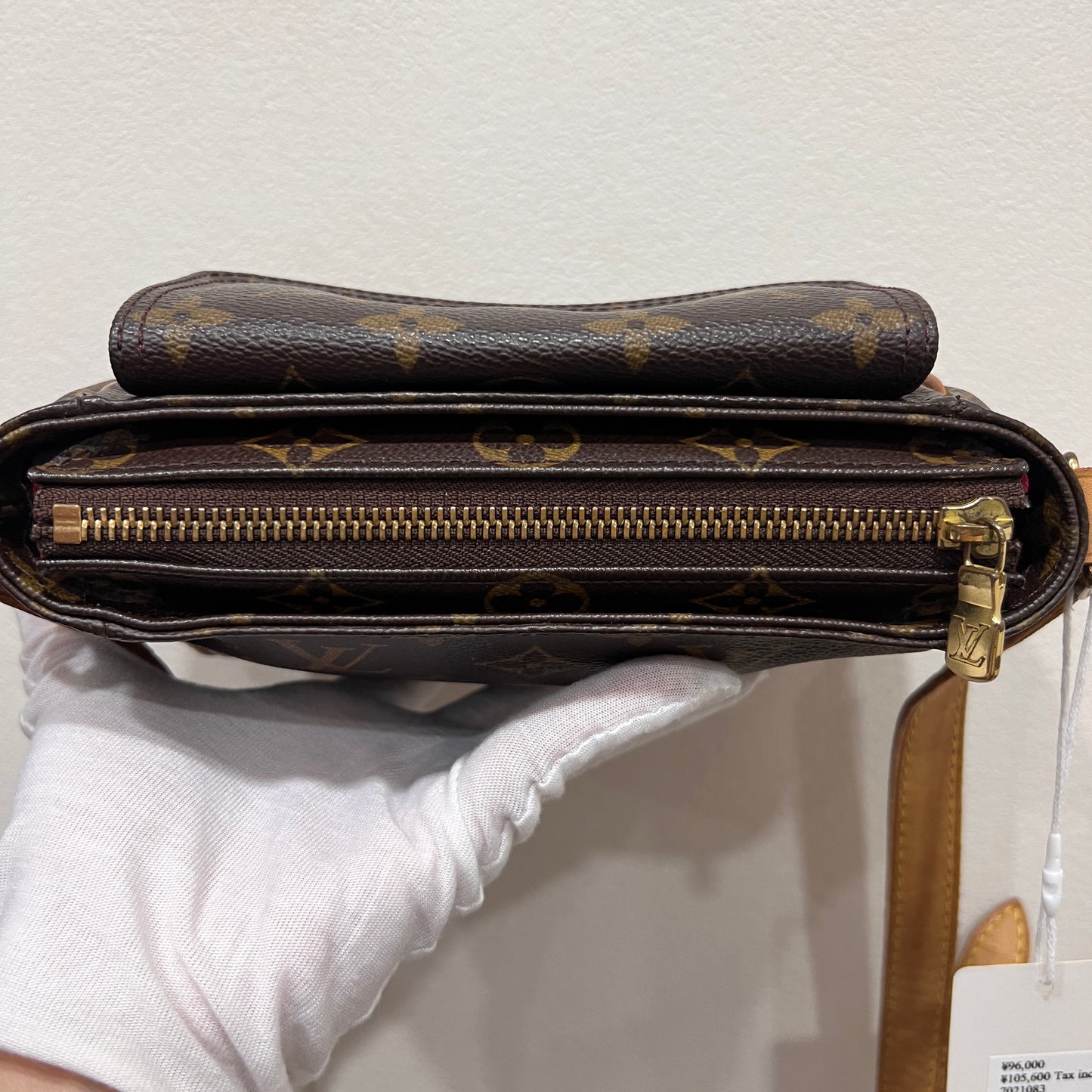 LOUIS VUITTON Cite Crossbody