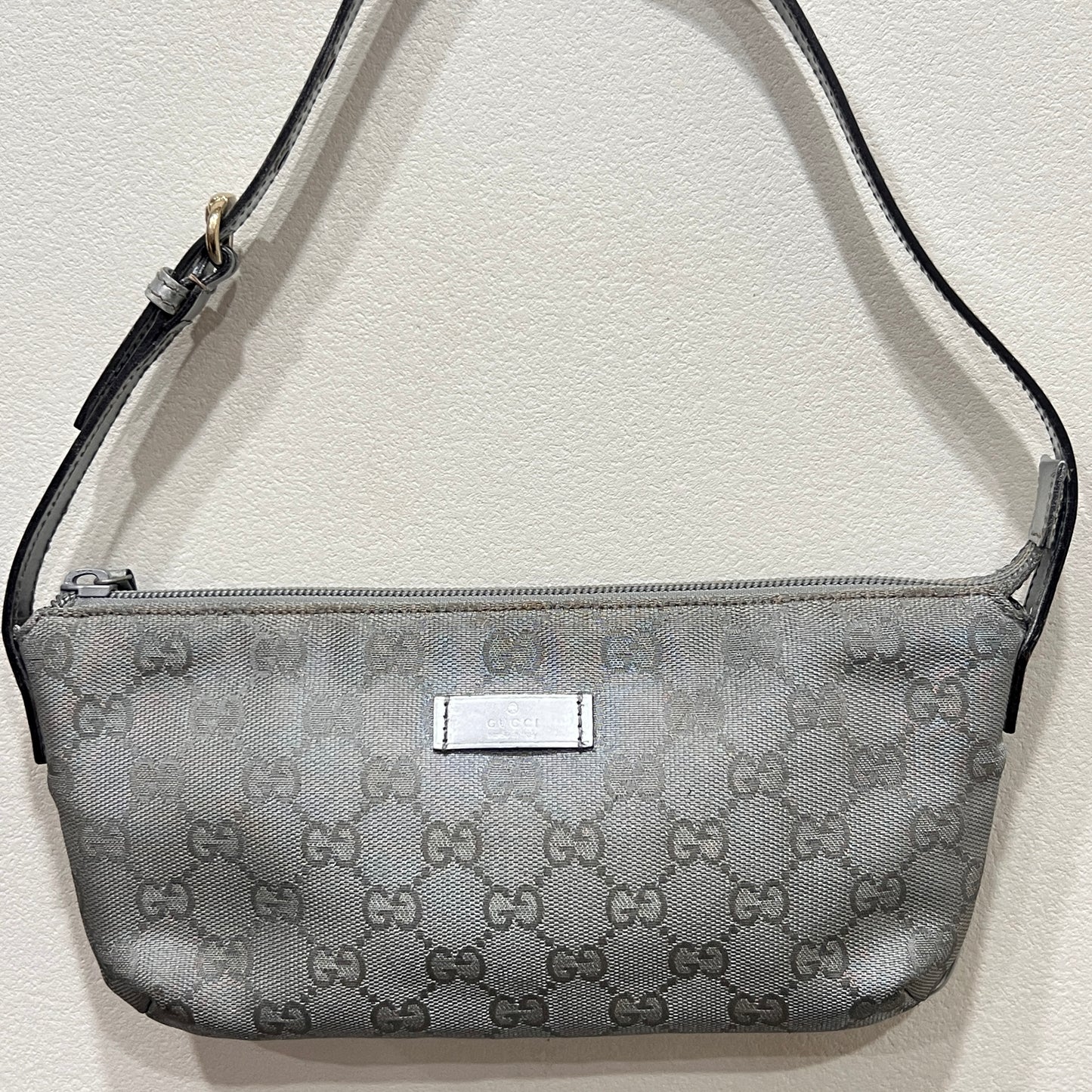 GUCCI Silver/Gray Shoulder Bag