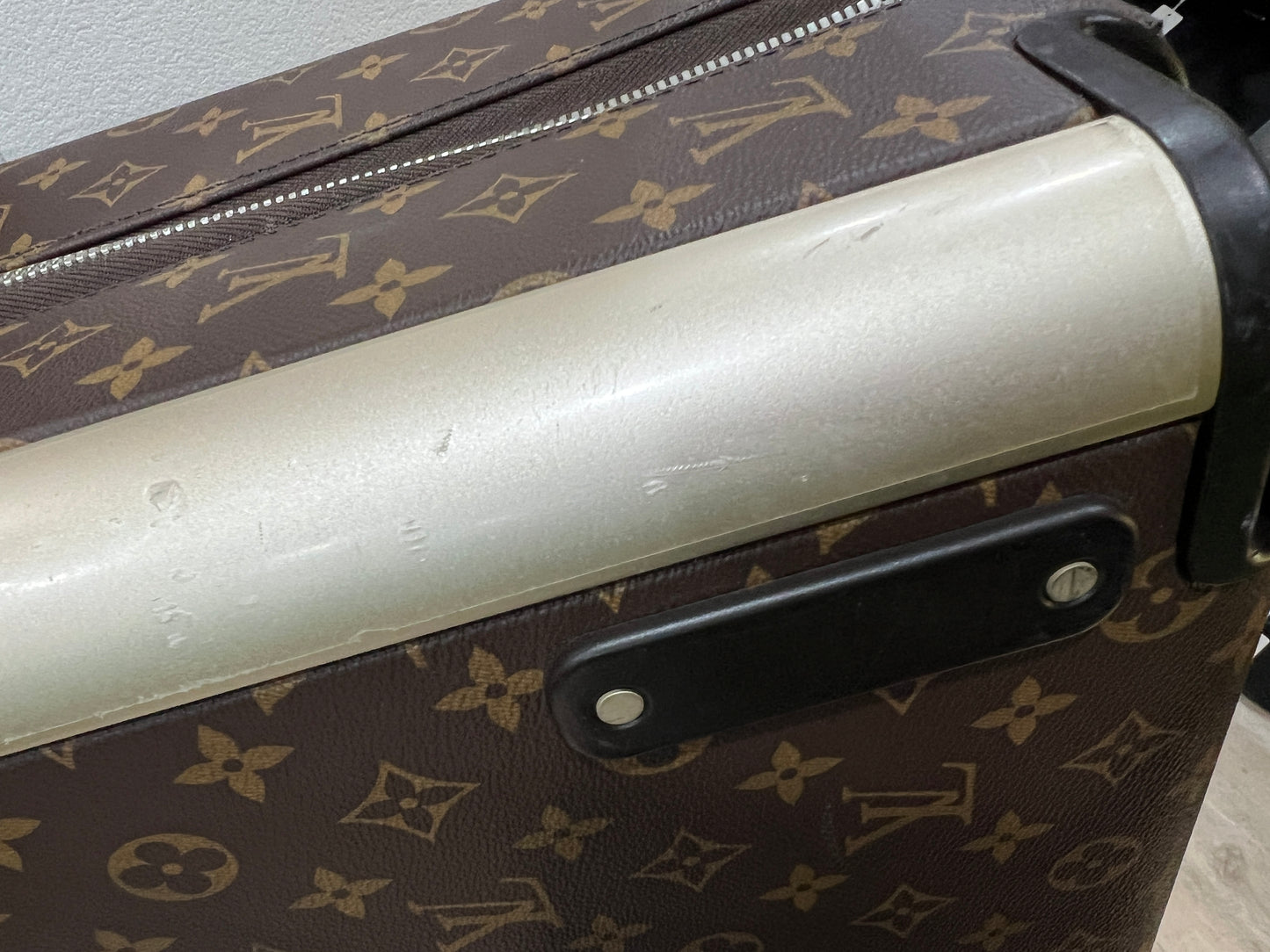 LOUIS VUITTON Horizon 55 suitcase