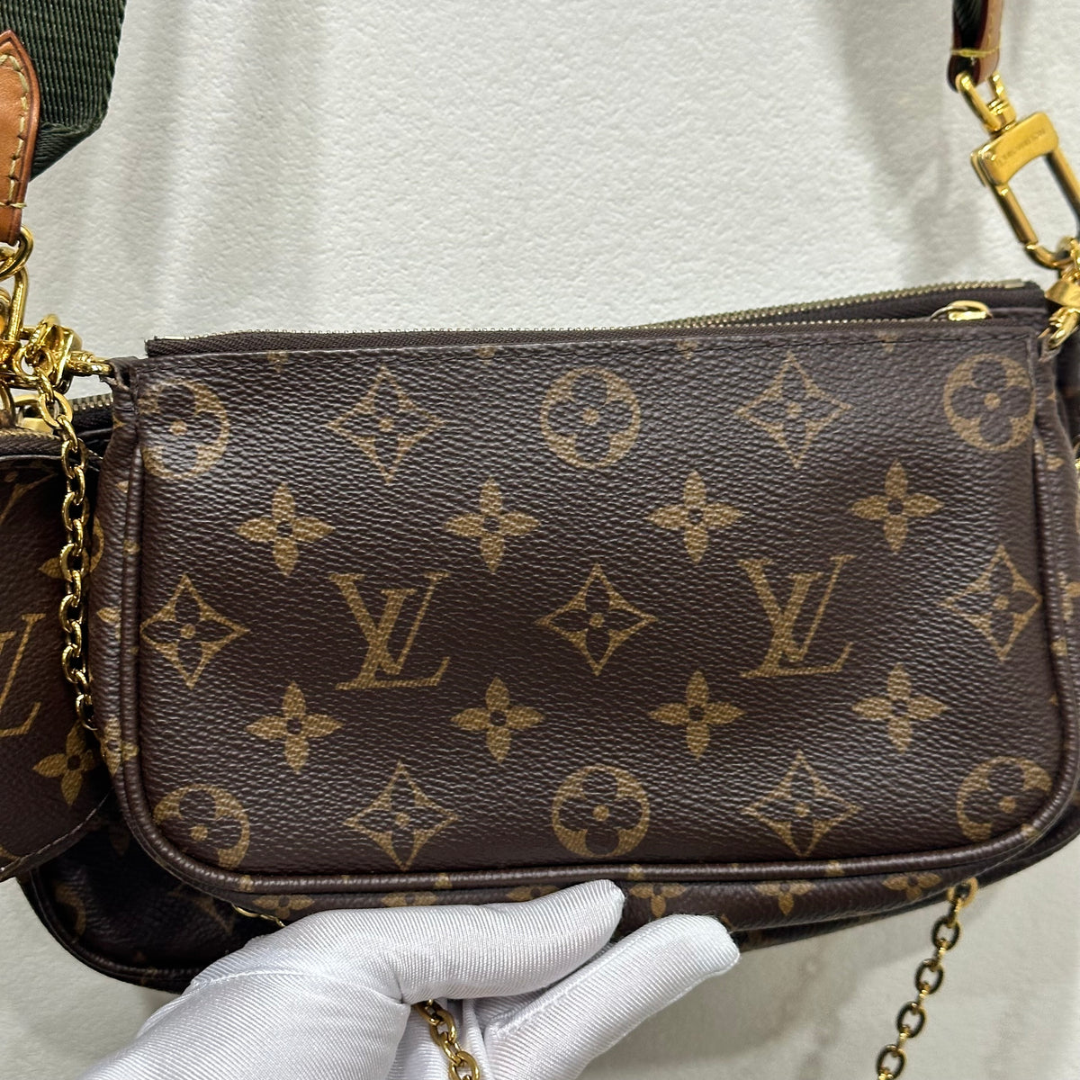LOUIS VUITTON
