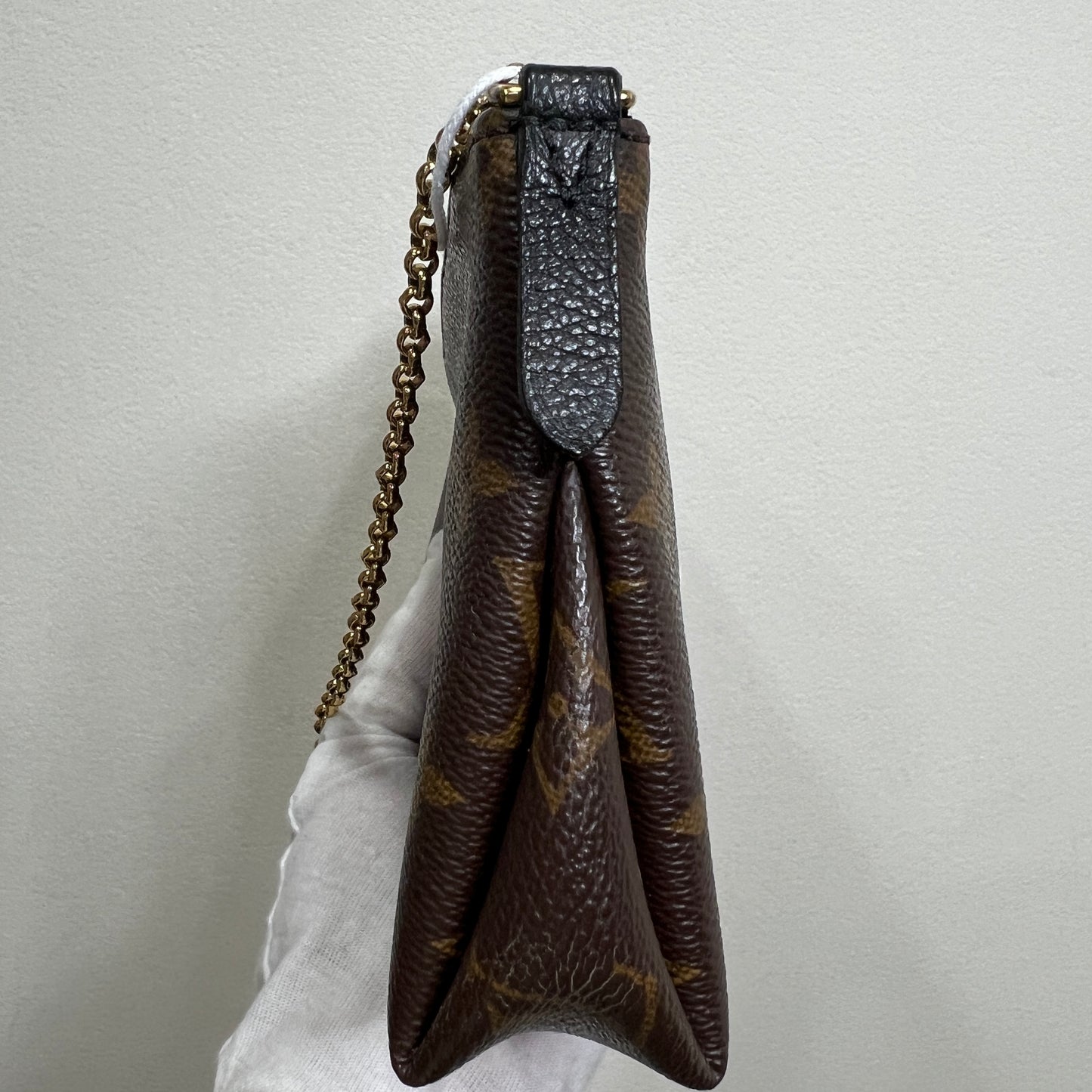 LOUIS VUITTON Pallas Clutch Black