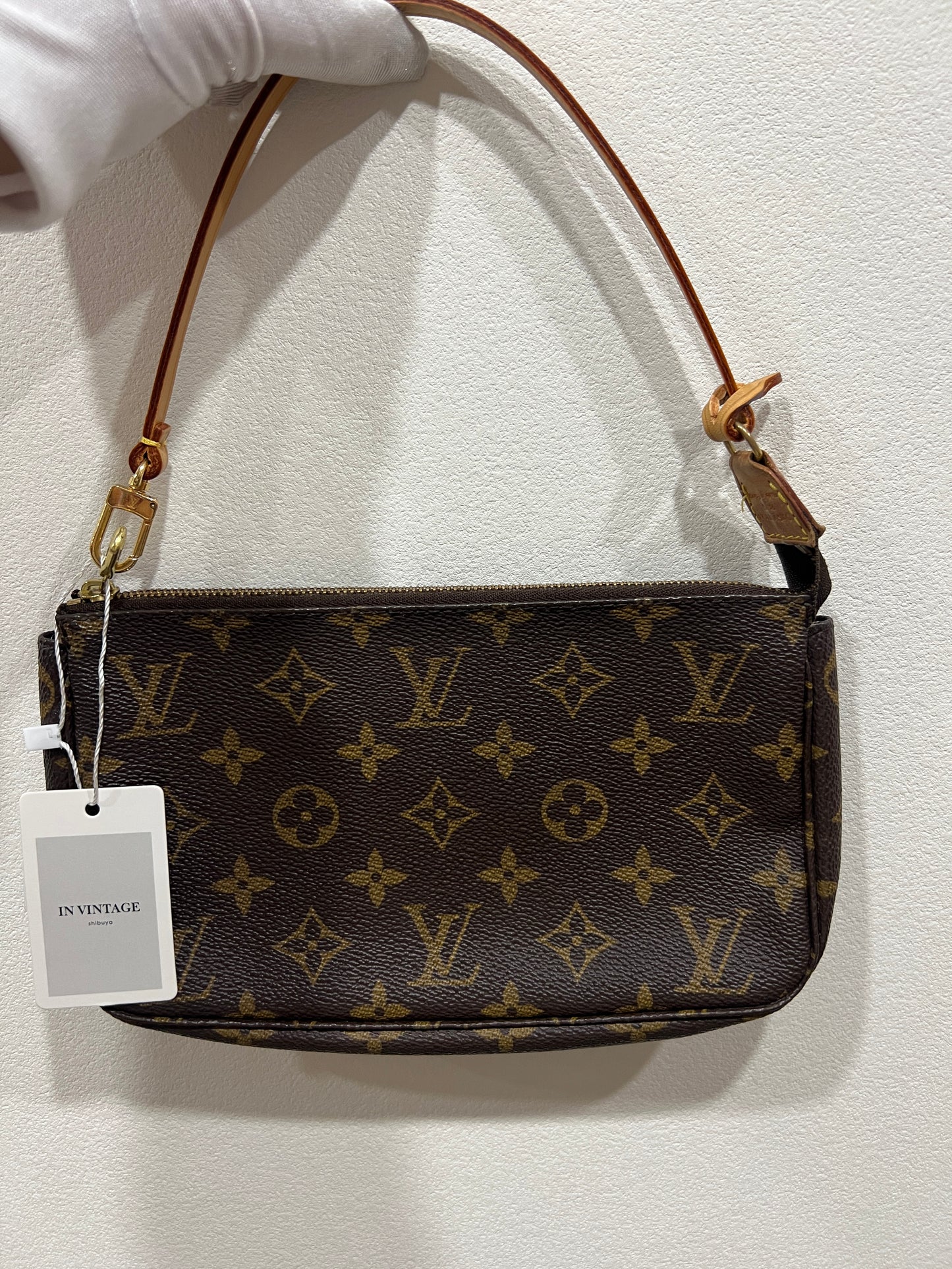 LOUIS VUITTON POUCHETTE