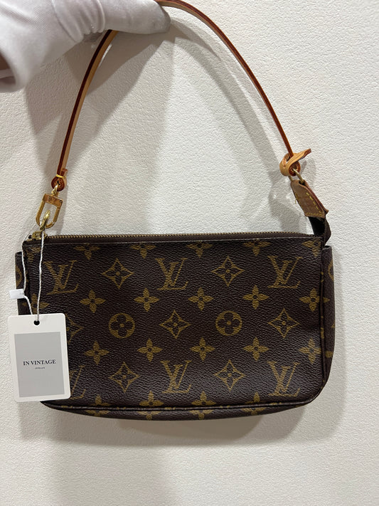 LOUIS VUITTON POUCHETTE